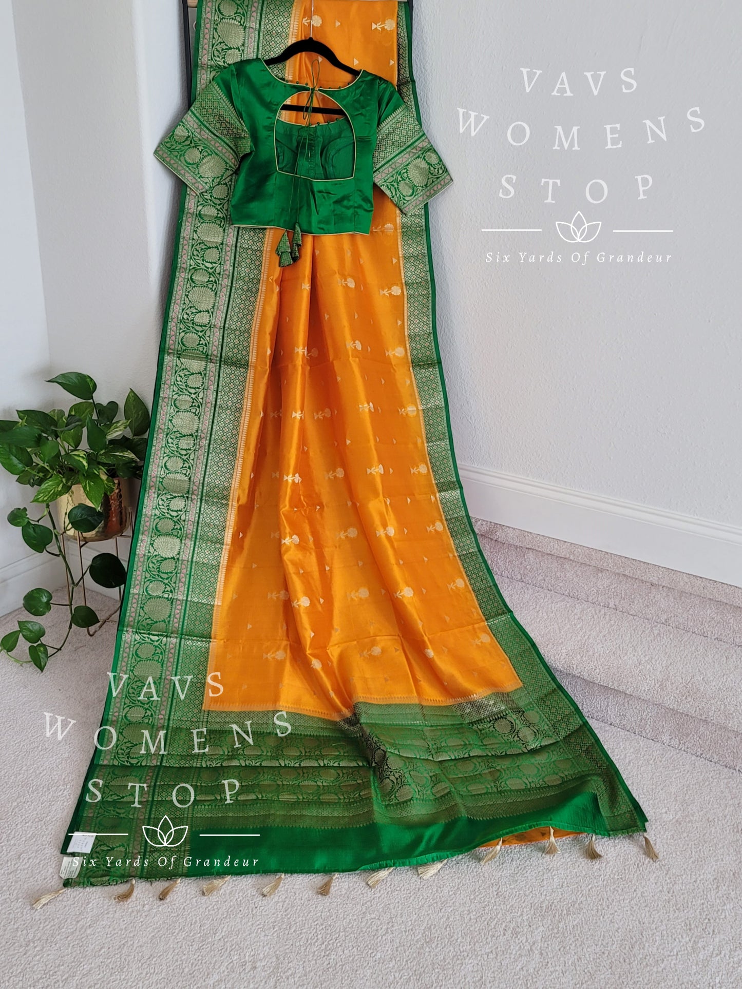 Handwoven Pure Chiniya Silk Saree - Blouse