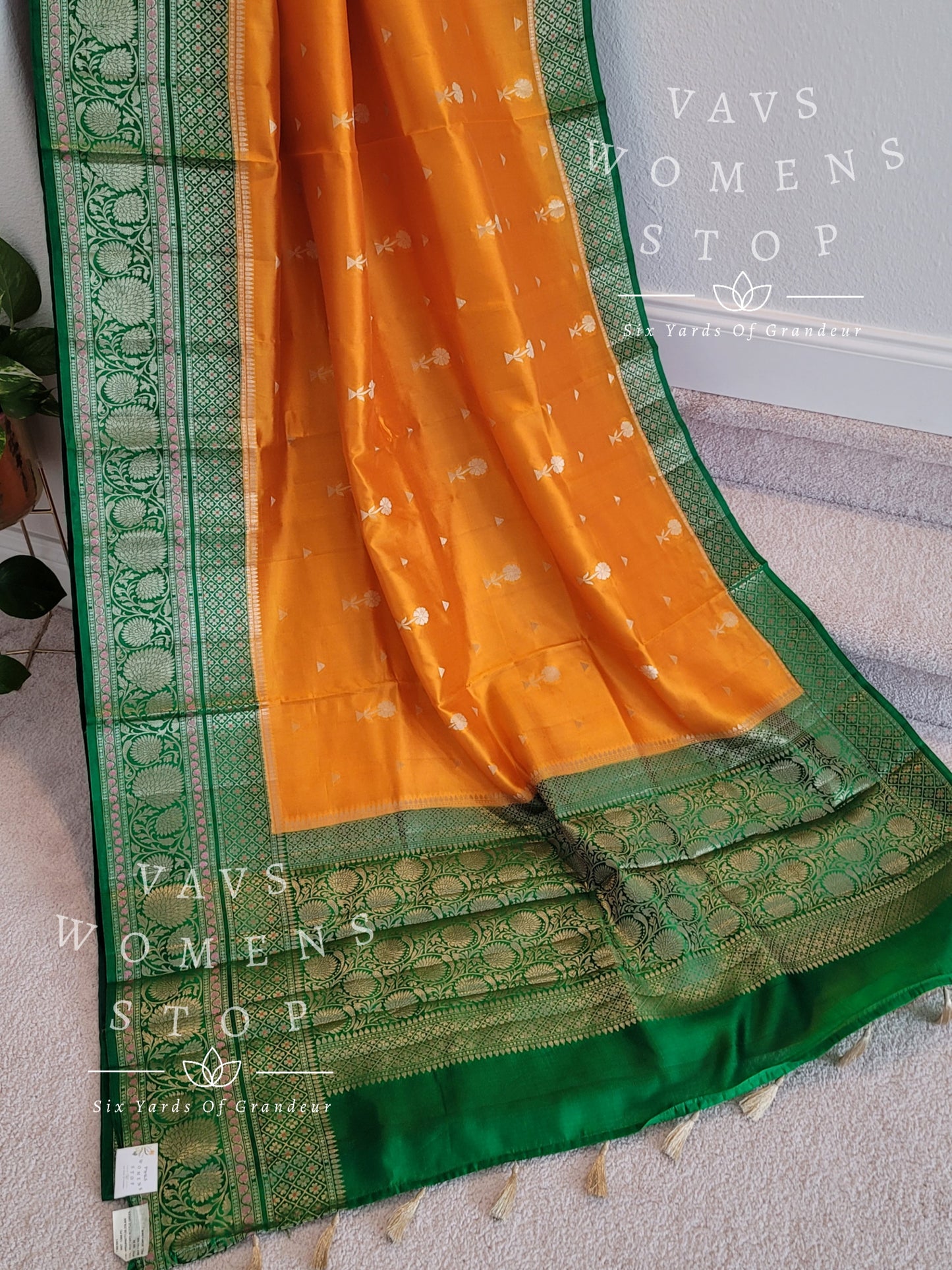 Handwoven Pure Chiniya Silk Saree - Blouse