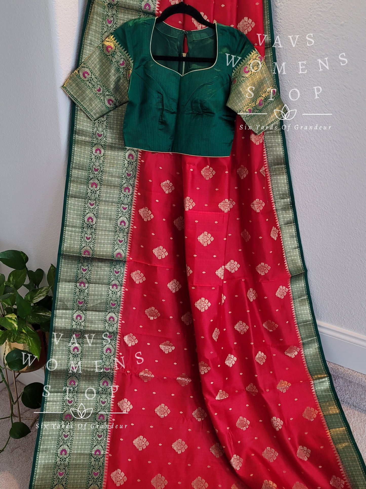 Handwoven Red Shade Pure Chiniya Silk Saree - Blouse