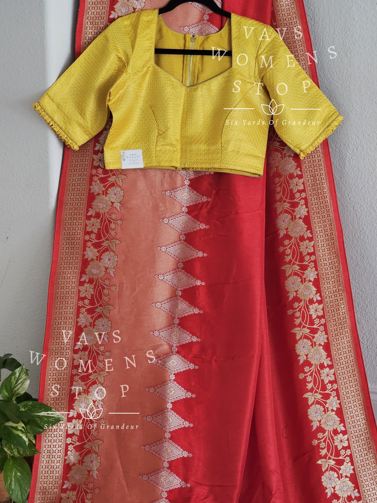 Munga Crepe Silk Saree - Benarasi Blouse