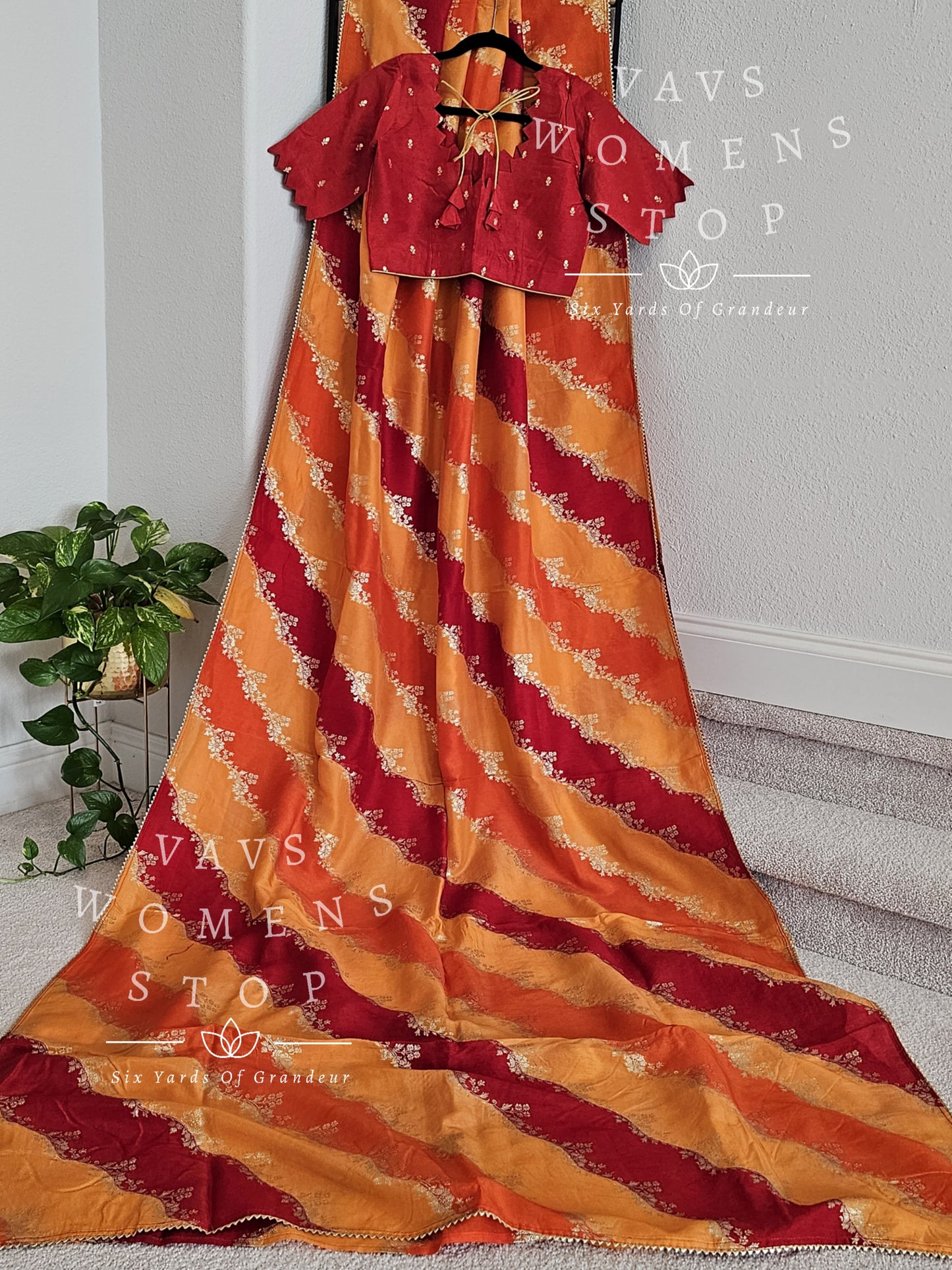 Munga Crepe Silk Leheriya Designer Saree - Blouse
