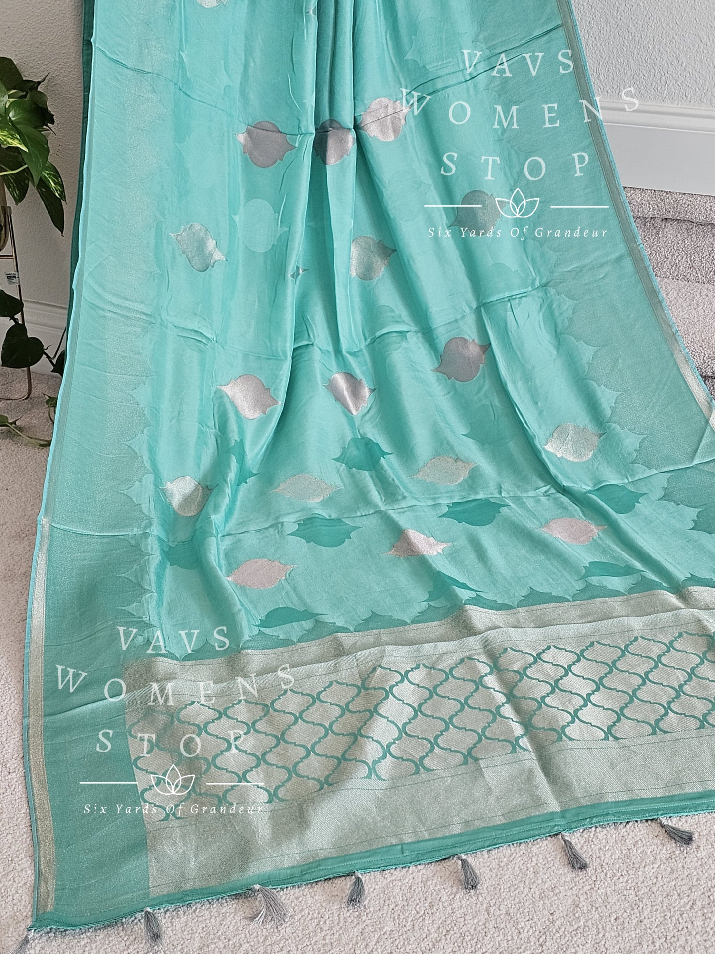 Munga Crepe Silk Designer Saree - Blouse