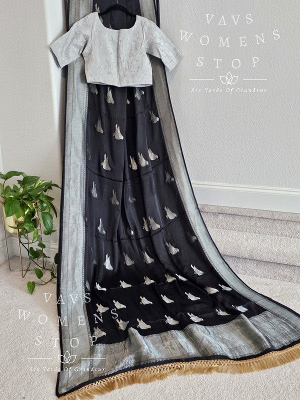 Munga Crepe Satin Benarasi Silk Saree - Silver Blouse