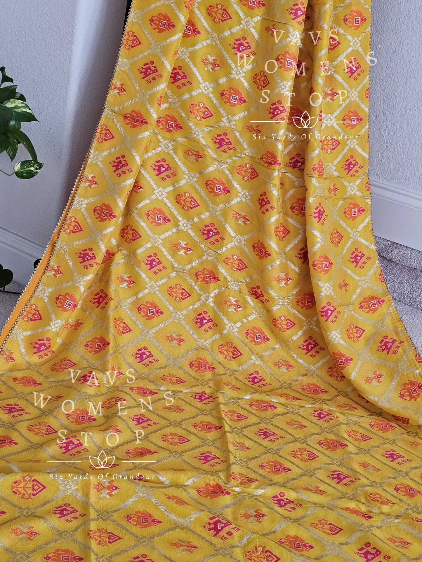 Munga Benarasi Crepe Silk Saree - Blouse