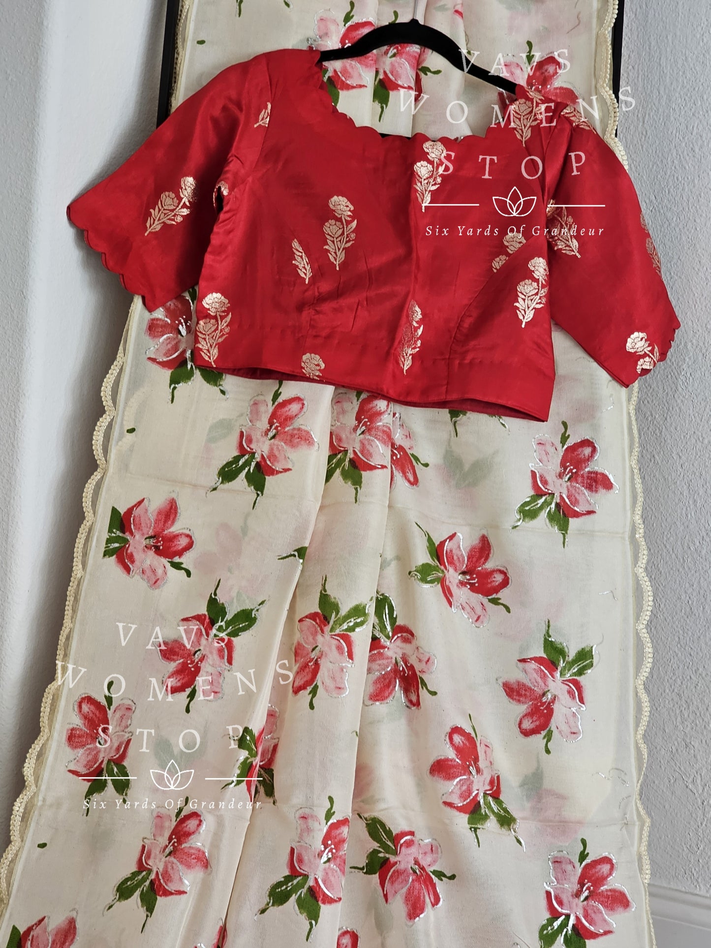 Jute Silk Floral Foil Prints Saree -  Blouse