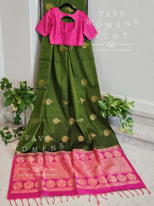 Pure Kanchi Soft Silk Borderless Saree - Pure Benarasi Blouse