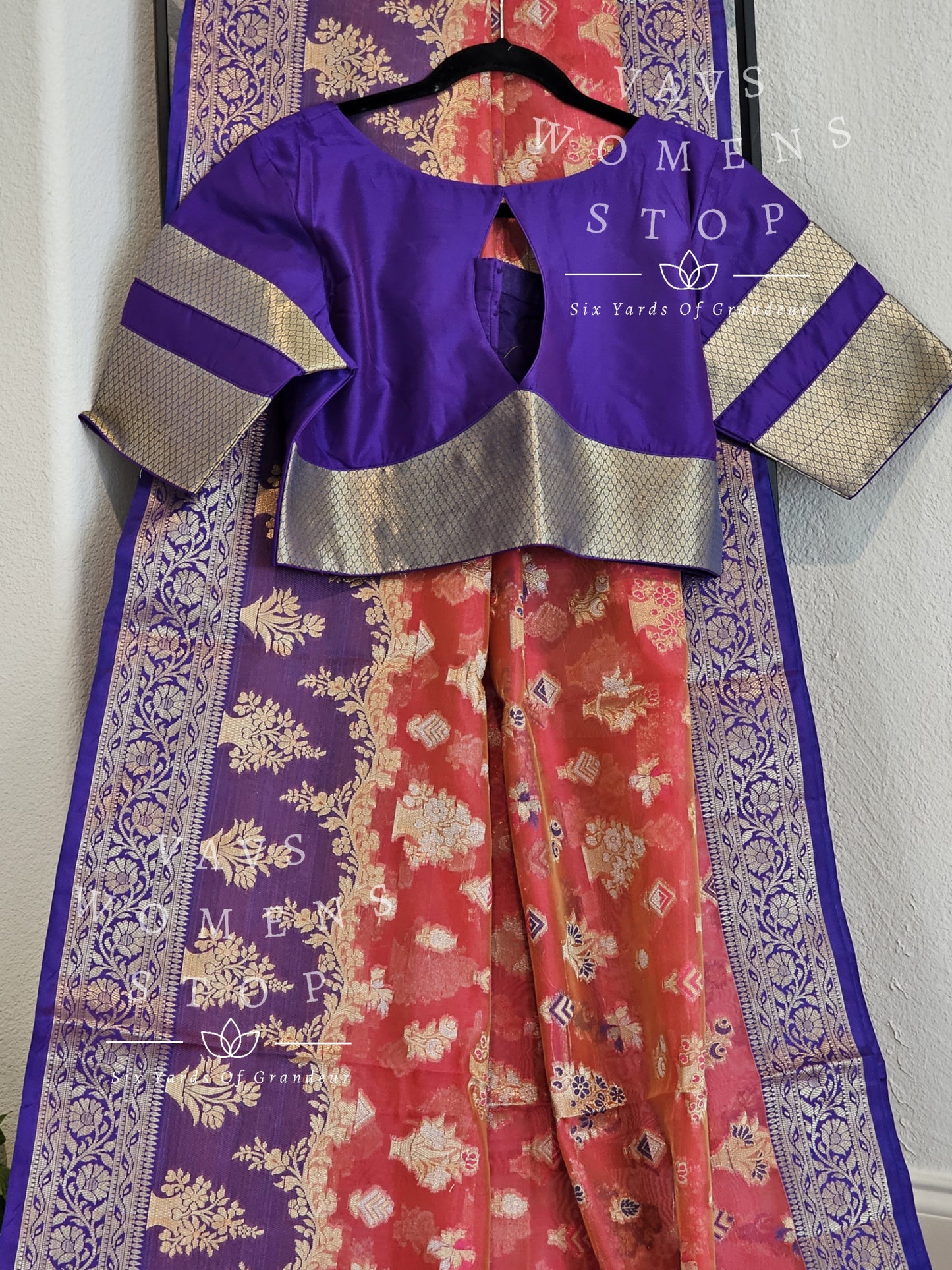 Semi Benarasi Warm Organza Silk Saree - Blouse