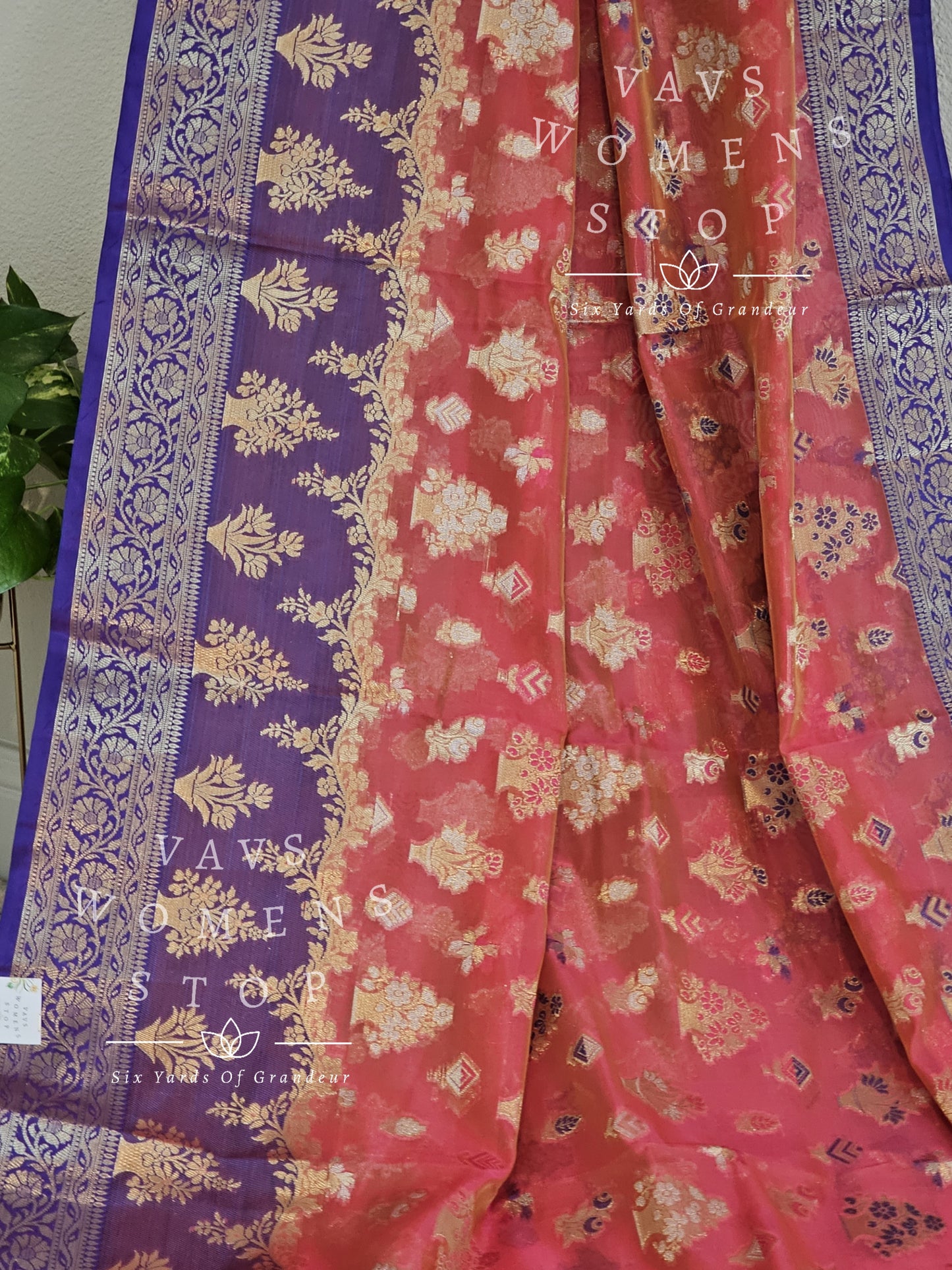 Semi Benarasi Warm Organza Silk Saree - Blouse