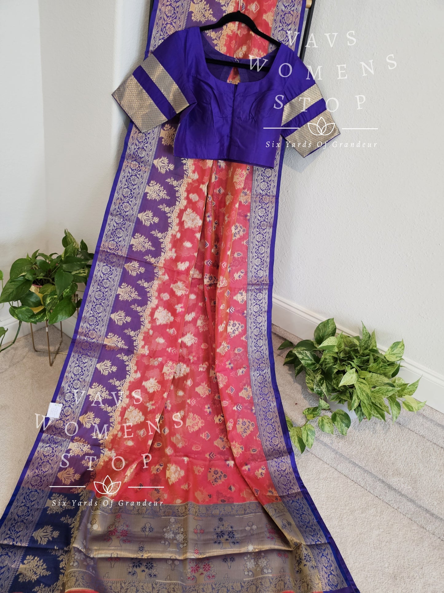 Semi Benarasi Warm Organza Silk Saree - Blouse