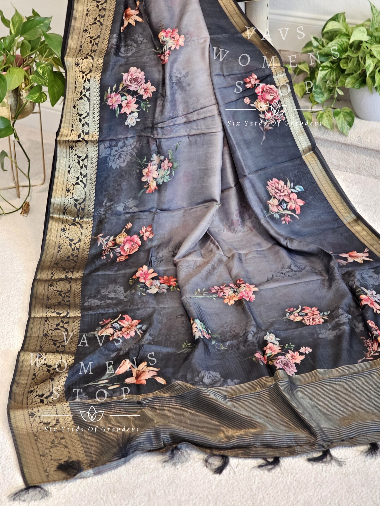 Floral Print Semi Benarasi Soft Dola Silk Saree - Blouse