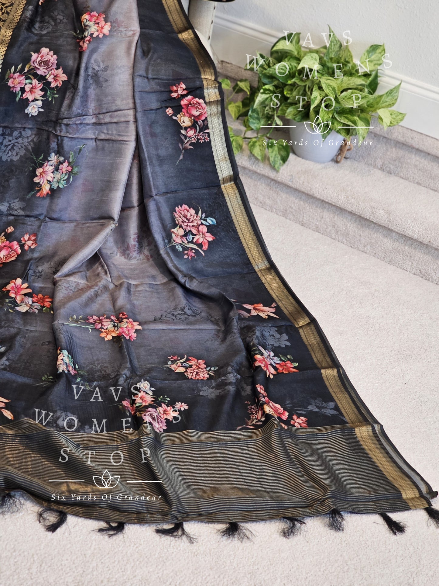 Floral Print Semi Benarasi Soft Dola Silk Saree - Blouse