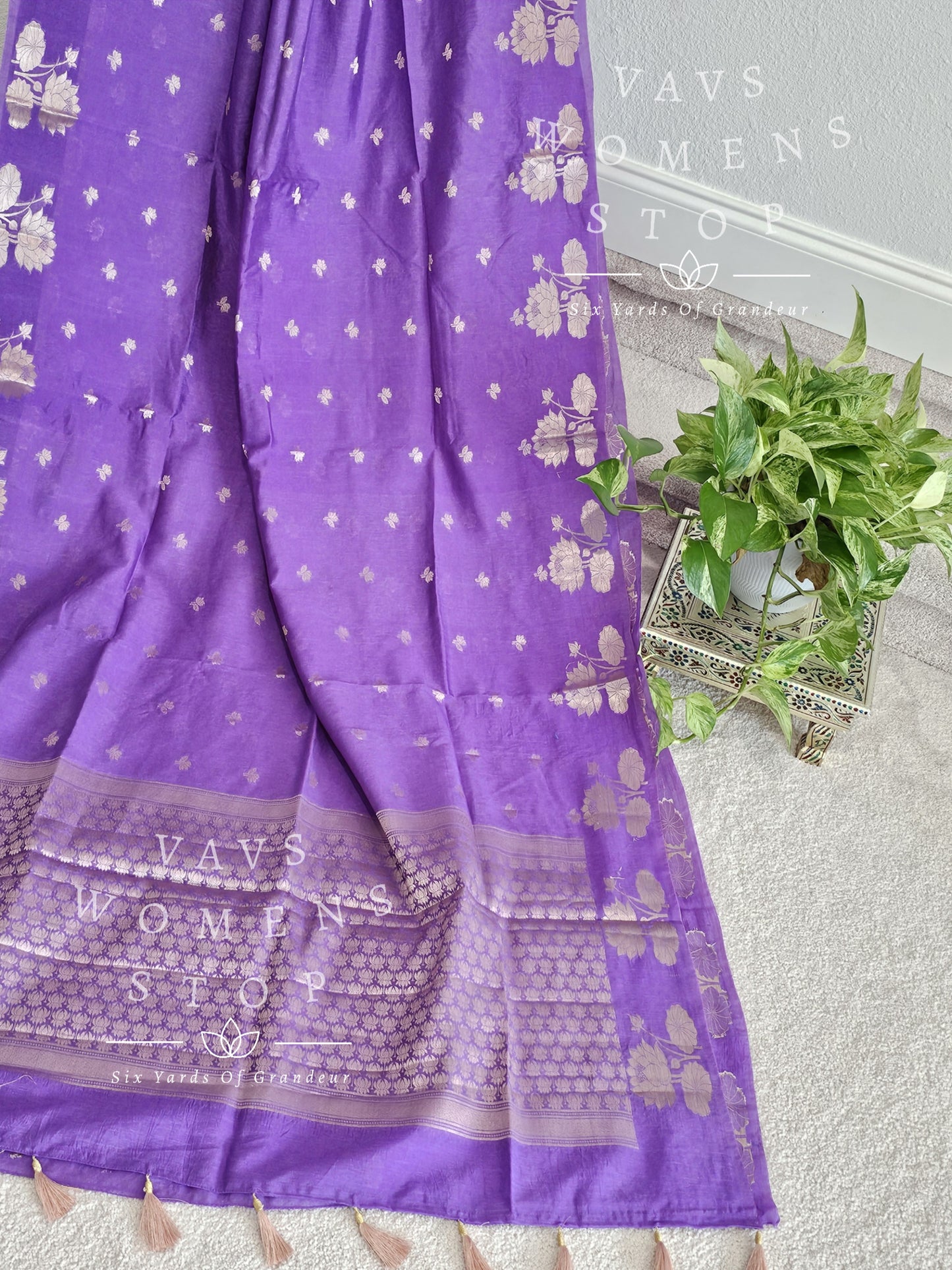 Borderless Chiniya Tussar Silk Saree - Blouse