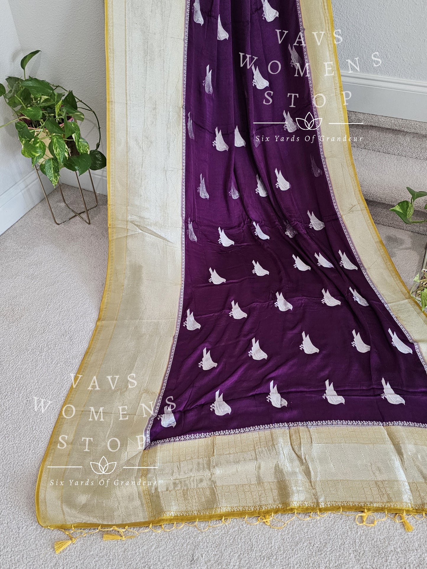 Munga Crepe Satin Benarasi Silk Saree - Blouse