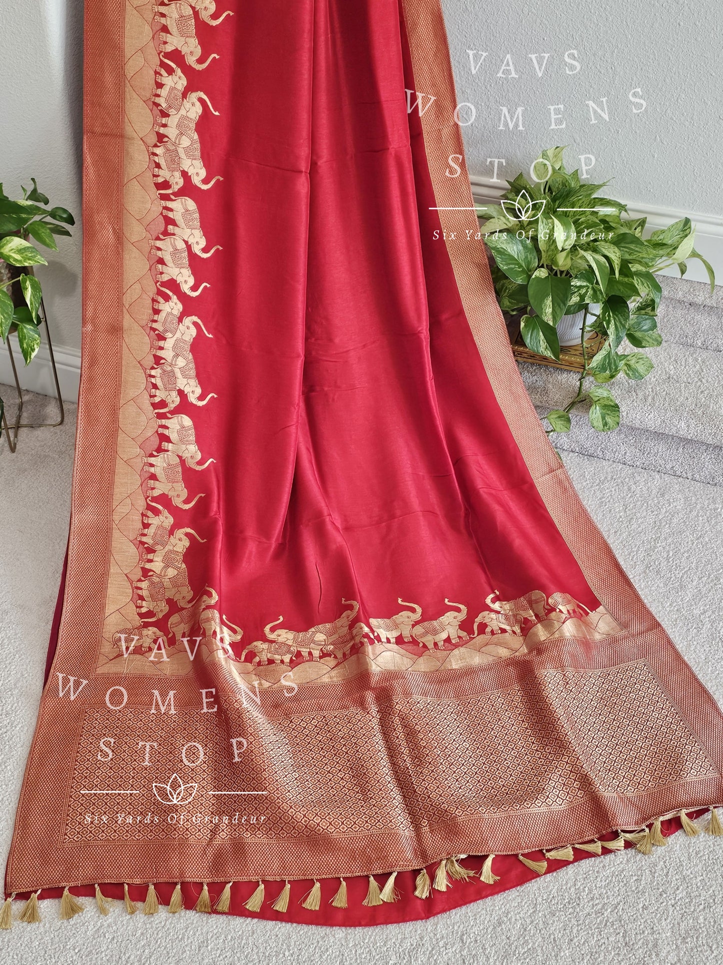 Munga Benarasi Crepe Silk Saree - Benarasi Brocade Blouse