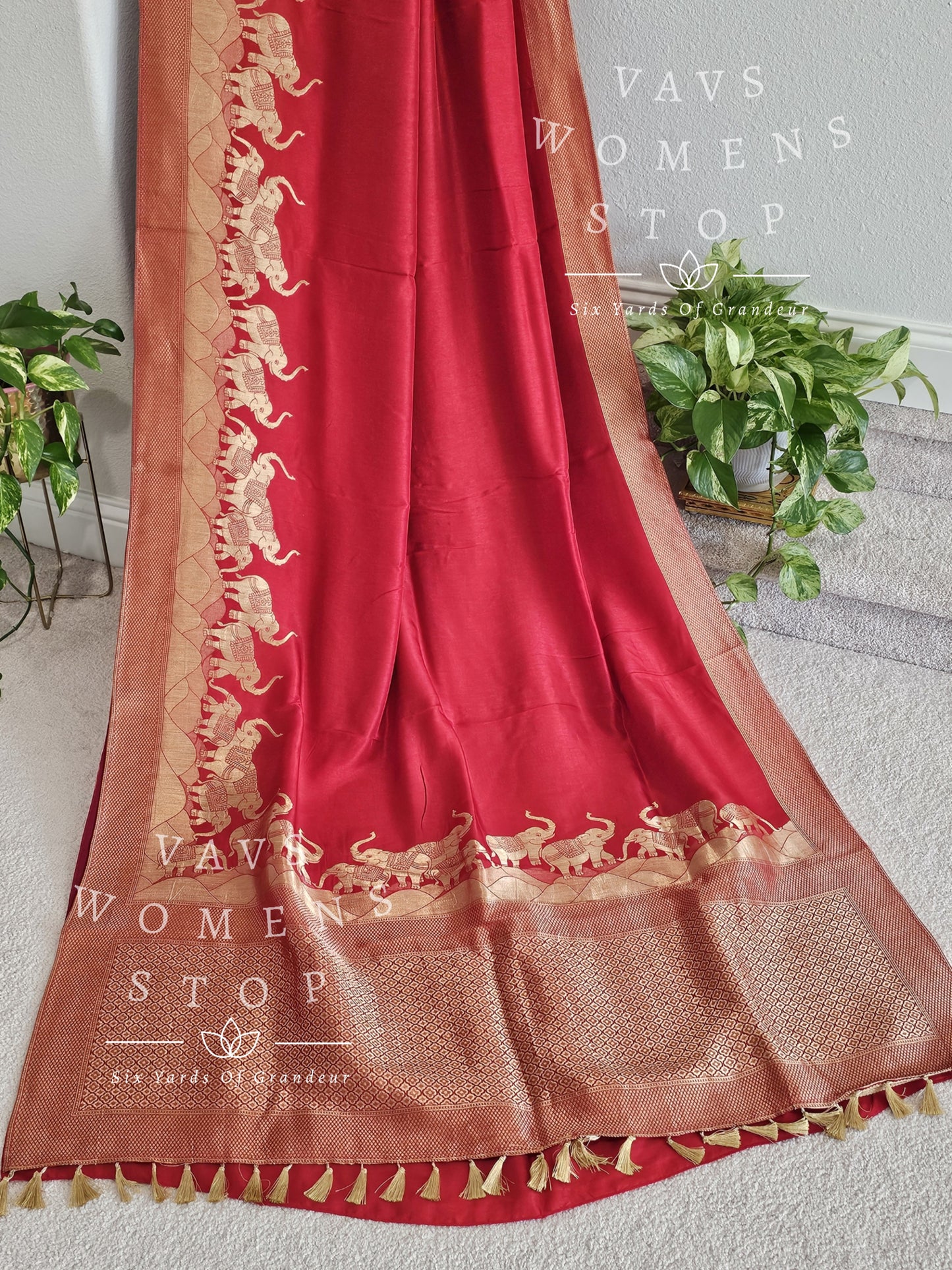 Munga Benarasi Crepe Silk Saree - Benarasi Brocade Blouse