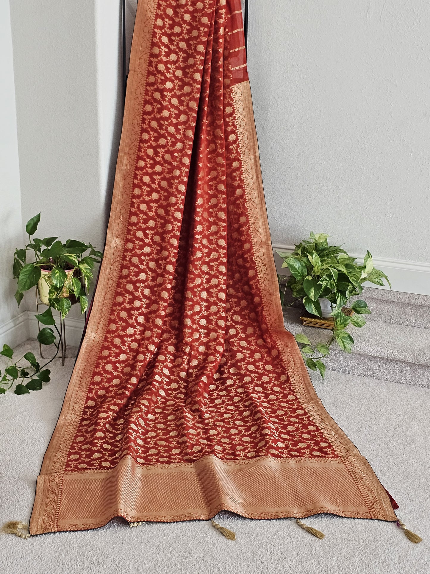 Pure Khadi Georgette Saree - Benarasi Blouse