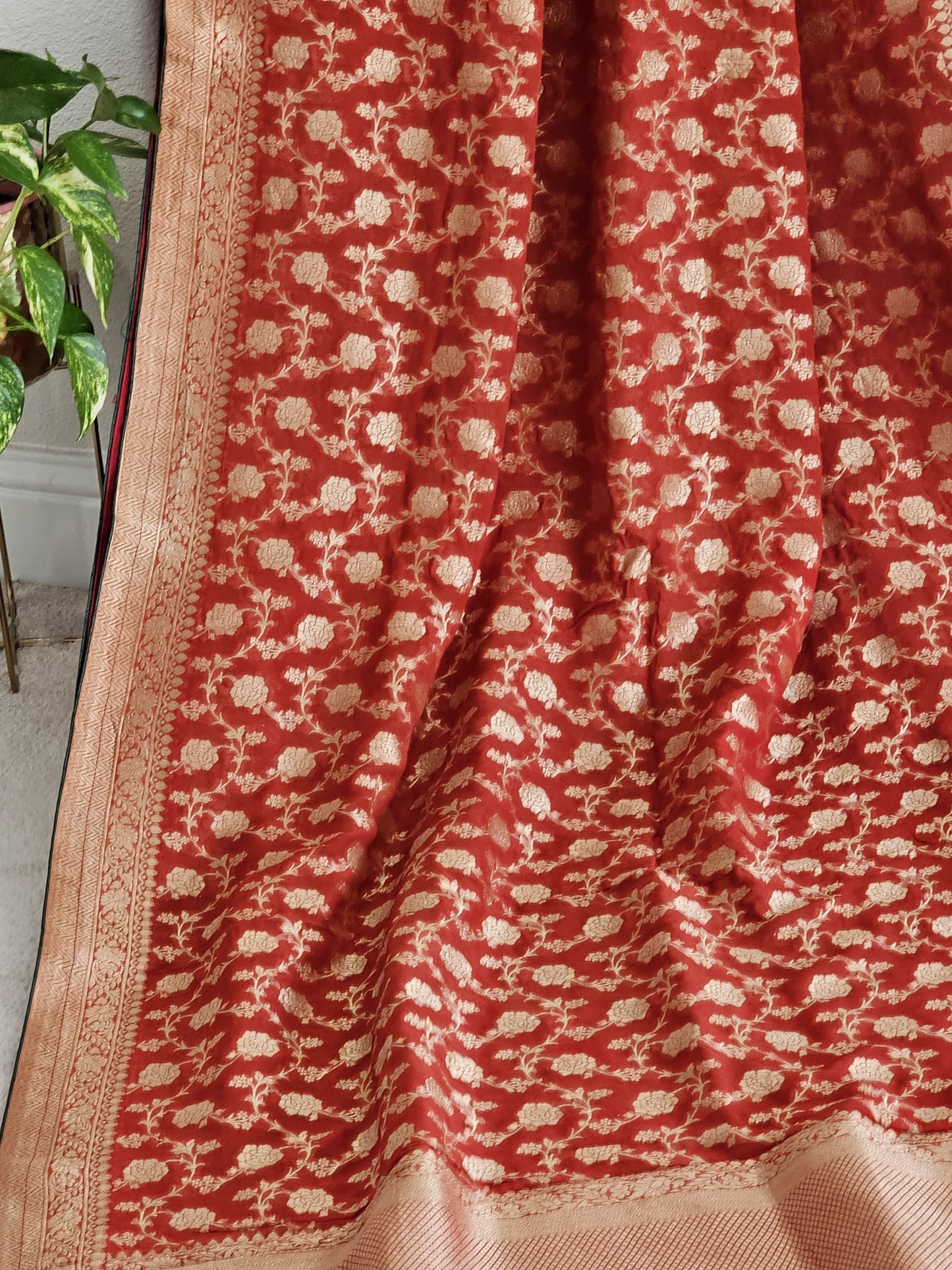 Pure Khadi Georgette Saree - Benarasi Blouse