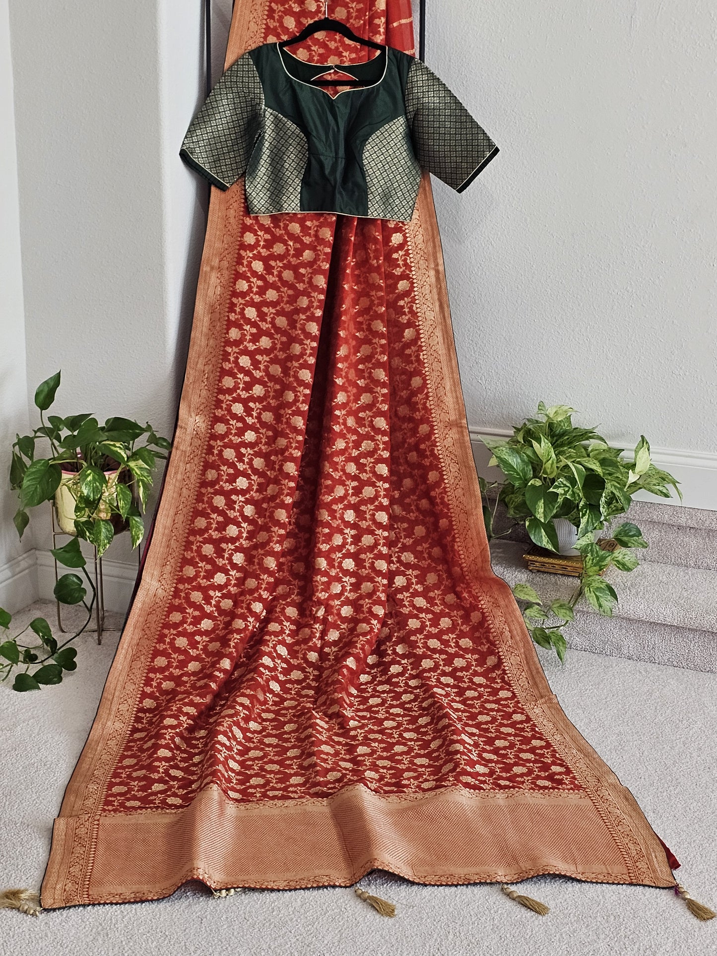 Pure Khadi Georgette Saree - Benarasi Blouse