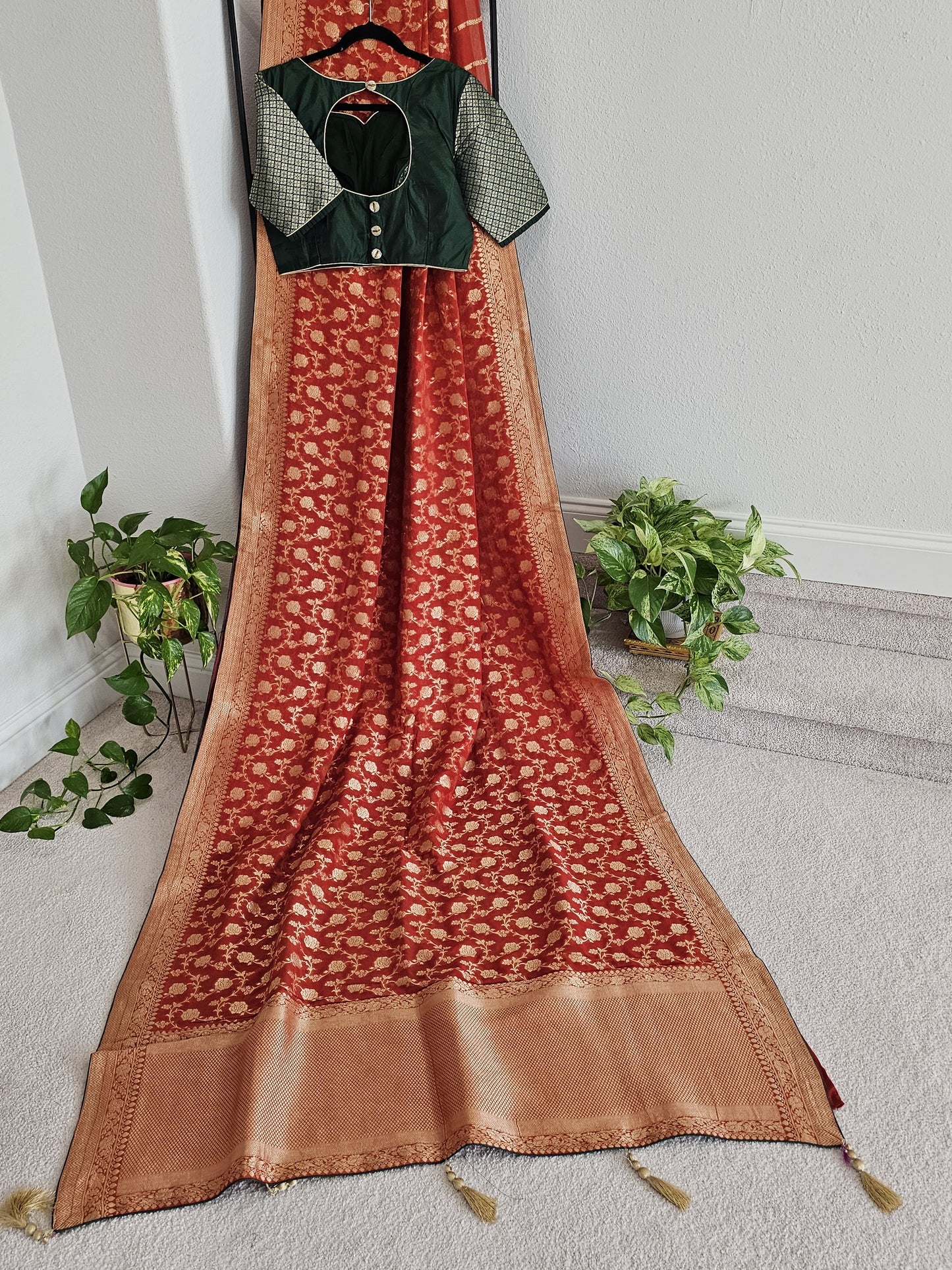 Pure Khadi Georgette Saree - Benarasi Blouse