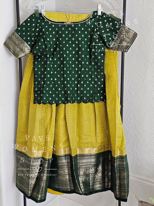 Chiniya Benarasi Lehenga - Blouse