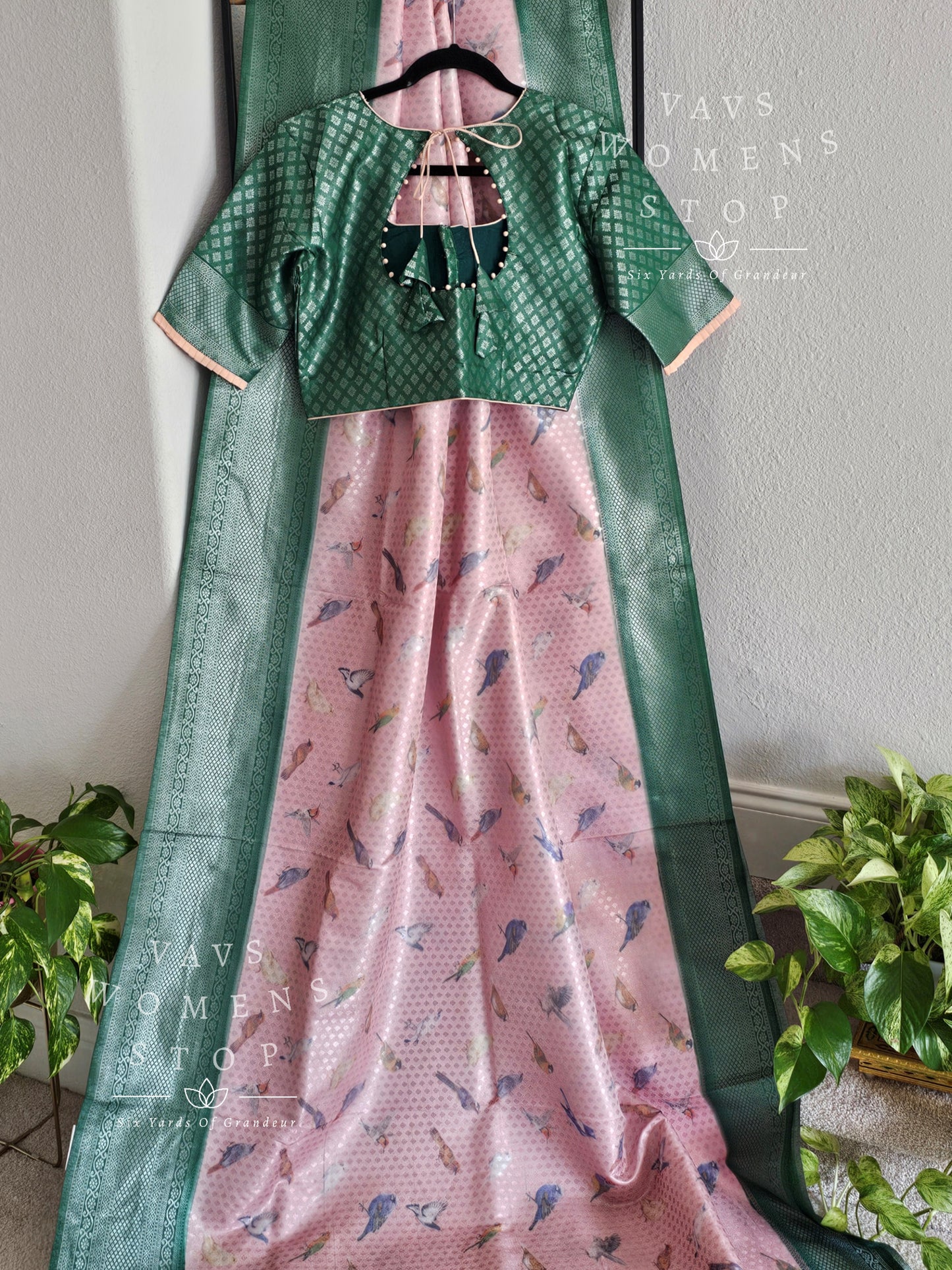 Benarasi Kubera Pattu Birds Print Silk Saree - Blouse