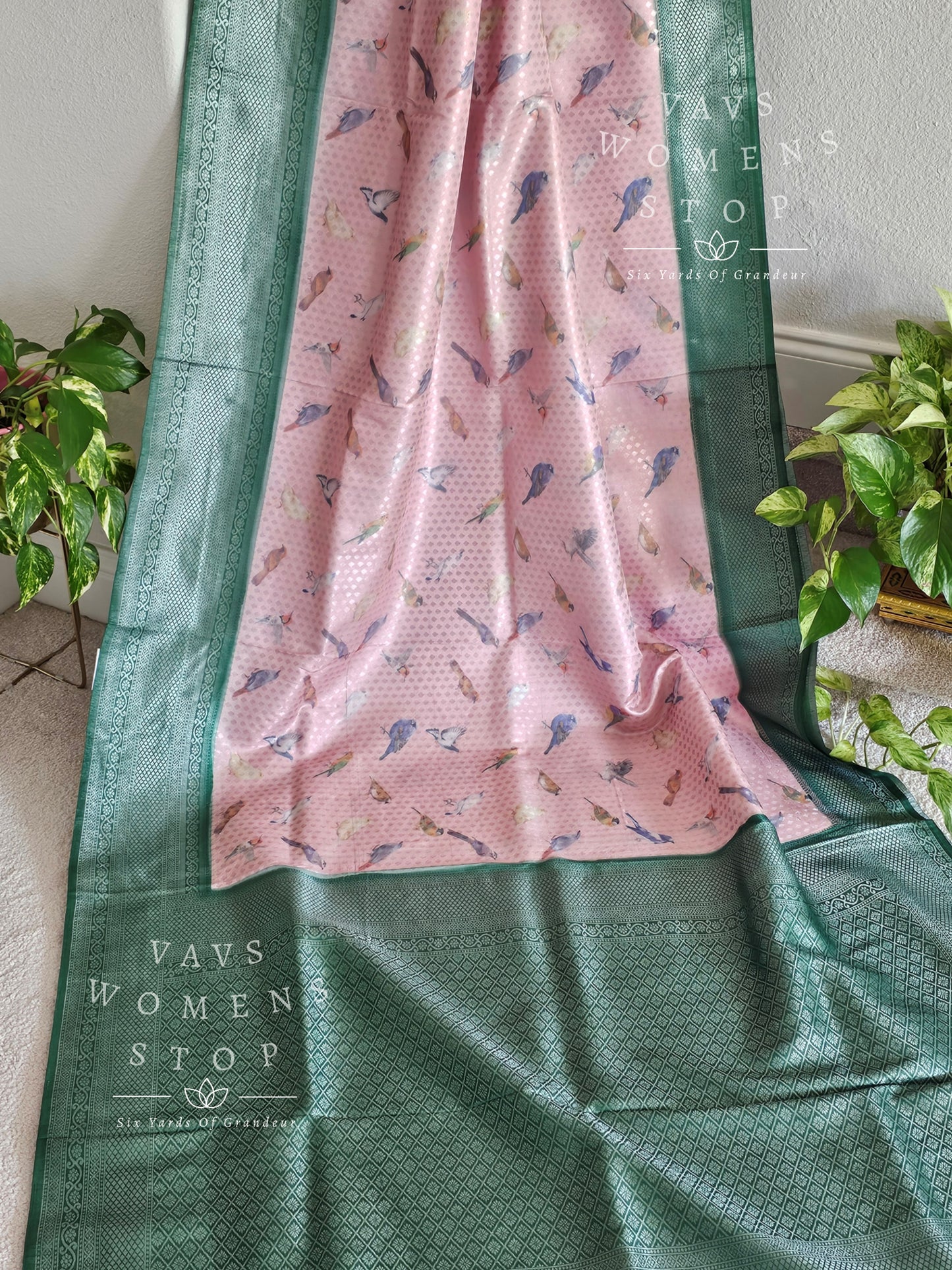 Benarasi Kubera Pattu Birds Print Silk Saree - Blouse