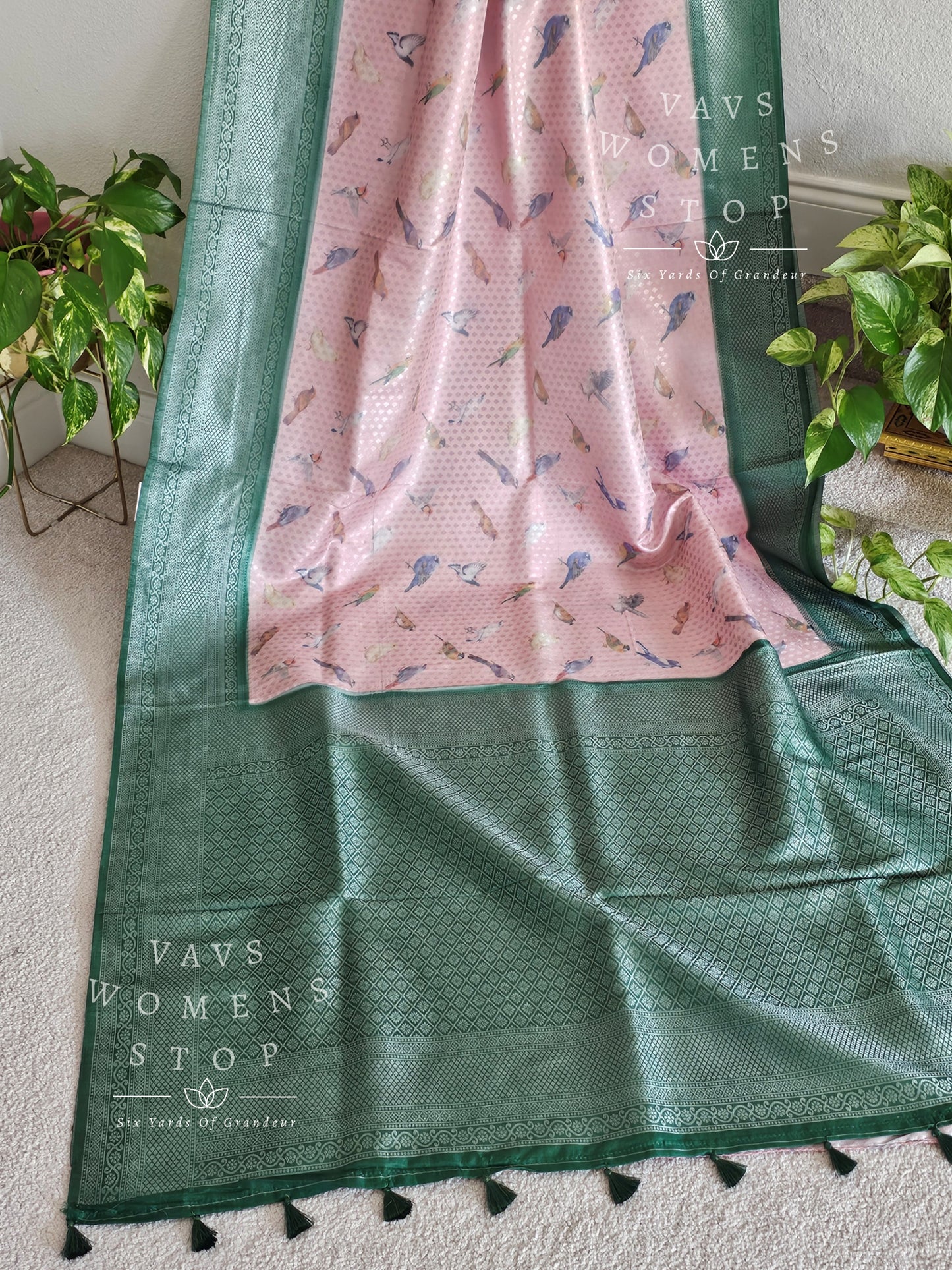 Benarasi Kubera Pattu Birds Print Silk Saree - Blouse