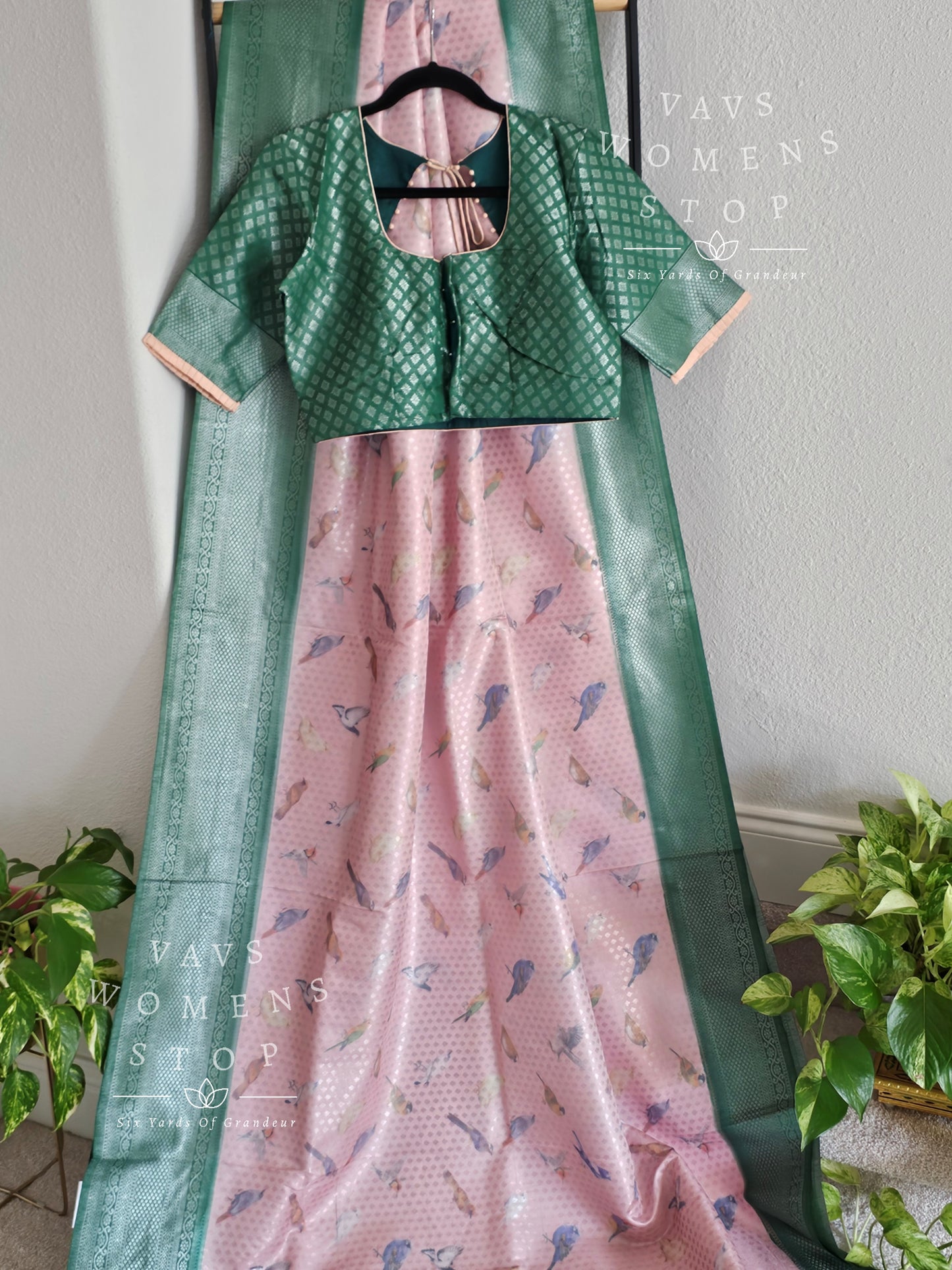Benarasi Kubera Pattu Birds Print Silk Saree - Blouse