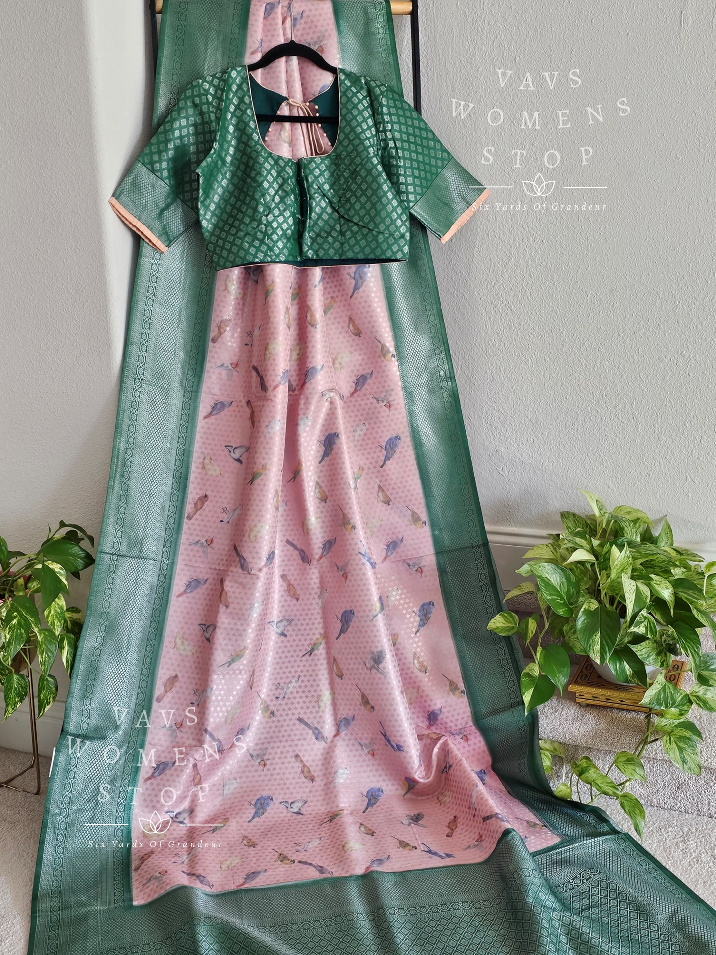 Benarasi Kubera Pattu Birds Print Silk Saree - Blouse