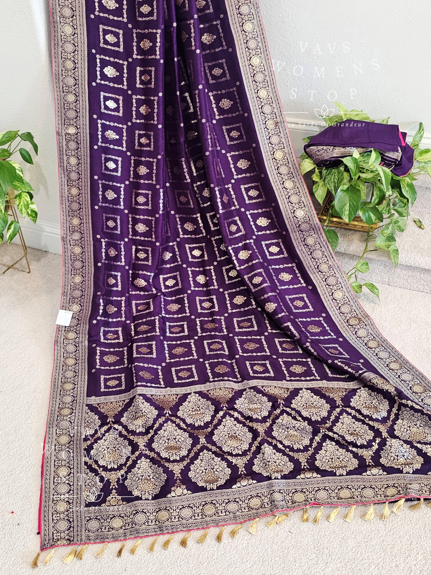 Munga Benarasi Crepesilk Saree - Benarasi Blouse