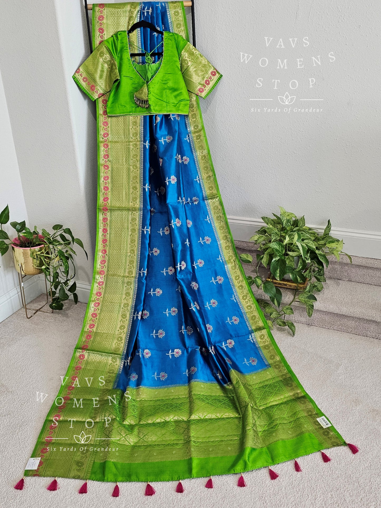 Handwoven Pure Chiniya Silk Saree - Blouse