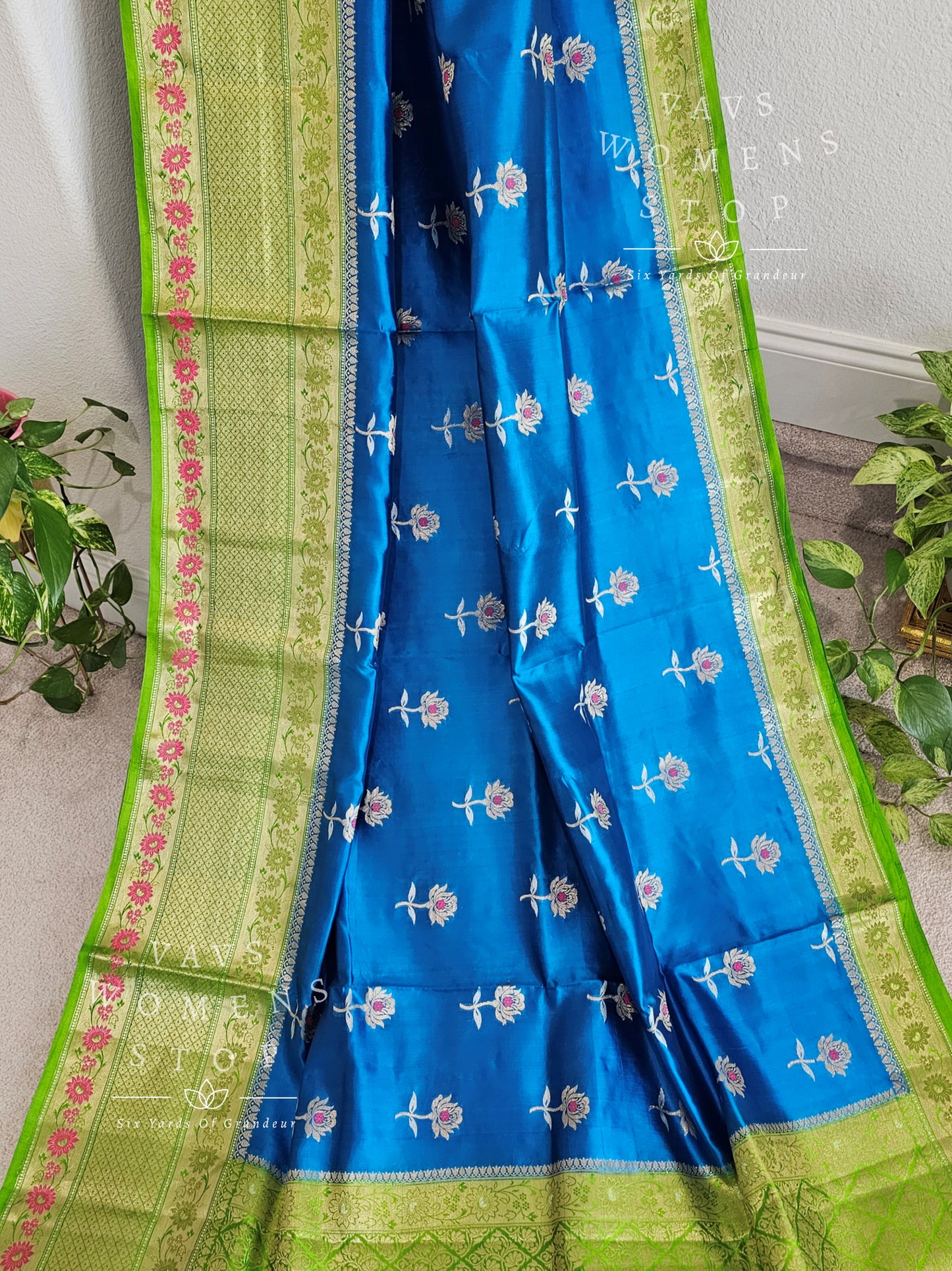 Handwoven Pure Chiniya Silk Saree - Blouse