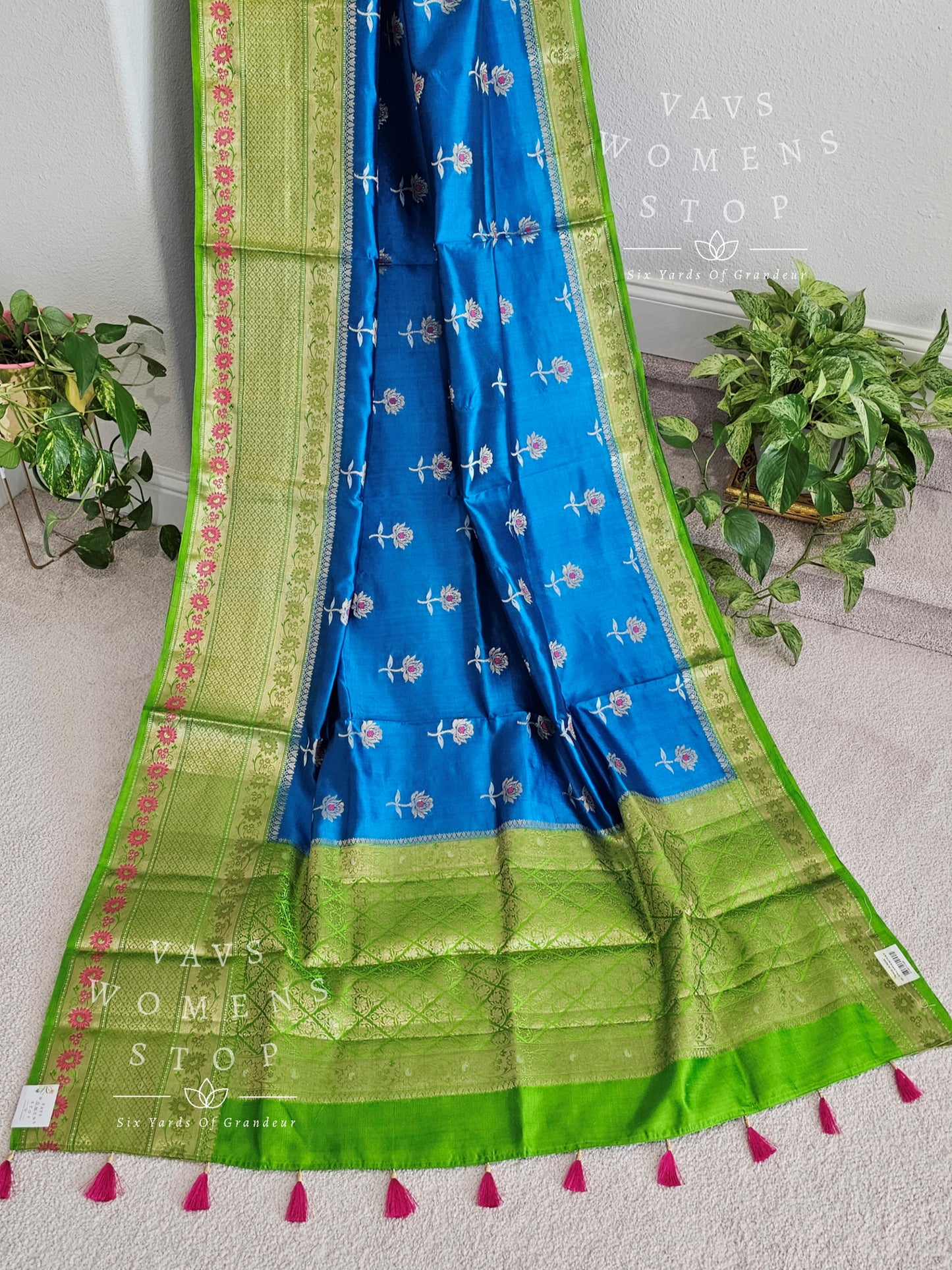 Handwoven Pure Chiniya Silk Saree - Blouse