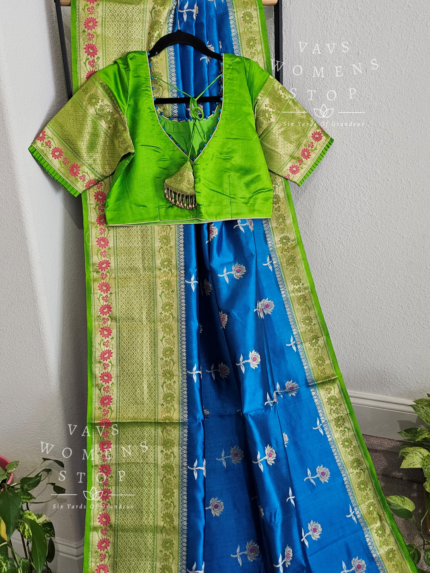 Handwoven Pure Chiniya Silk Saree - Blouse