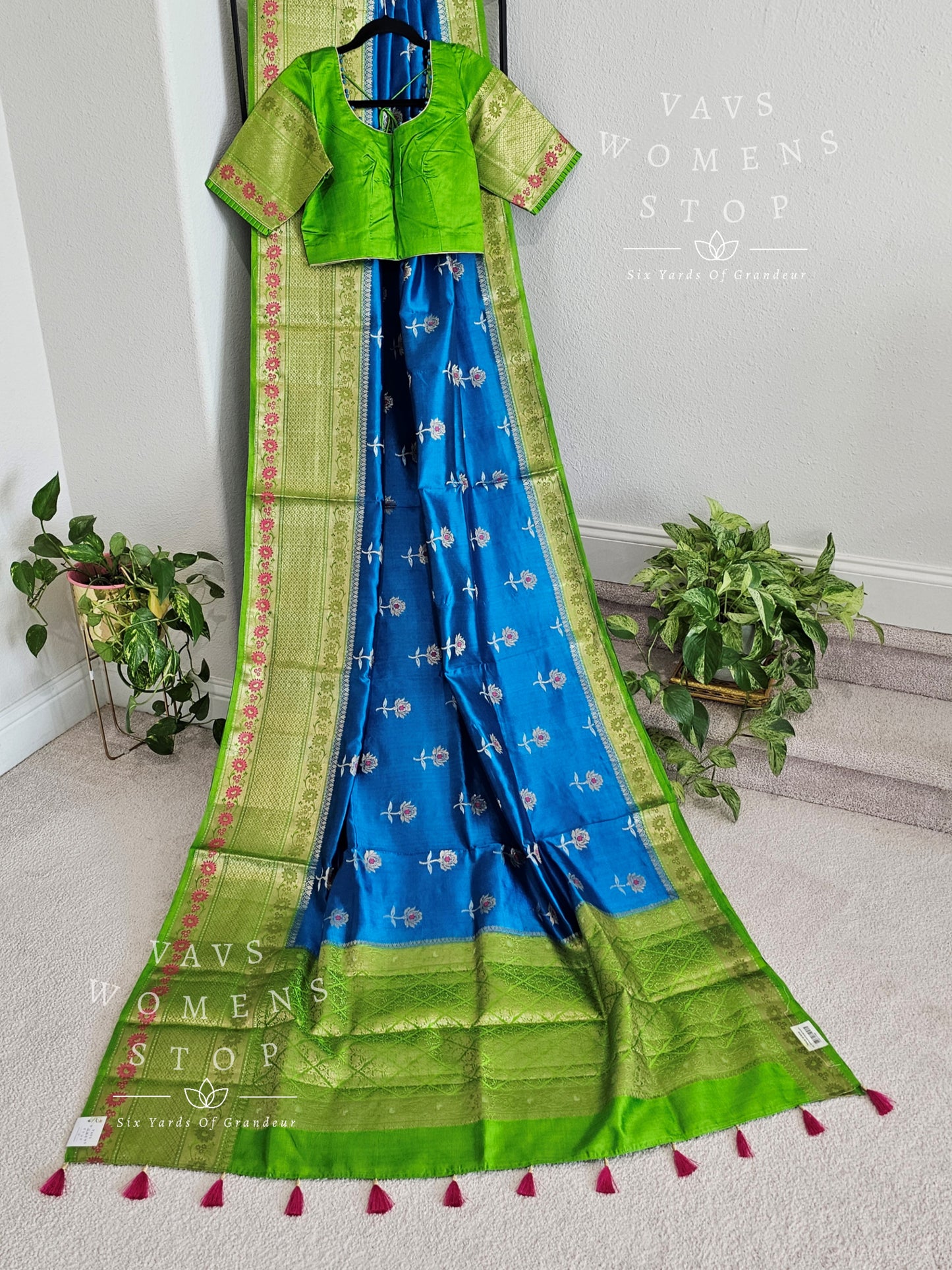 Handwoven Pure Chiniya Silk Saree - Blouse