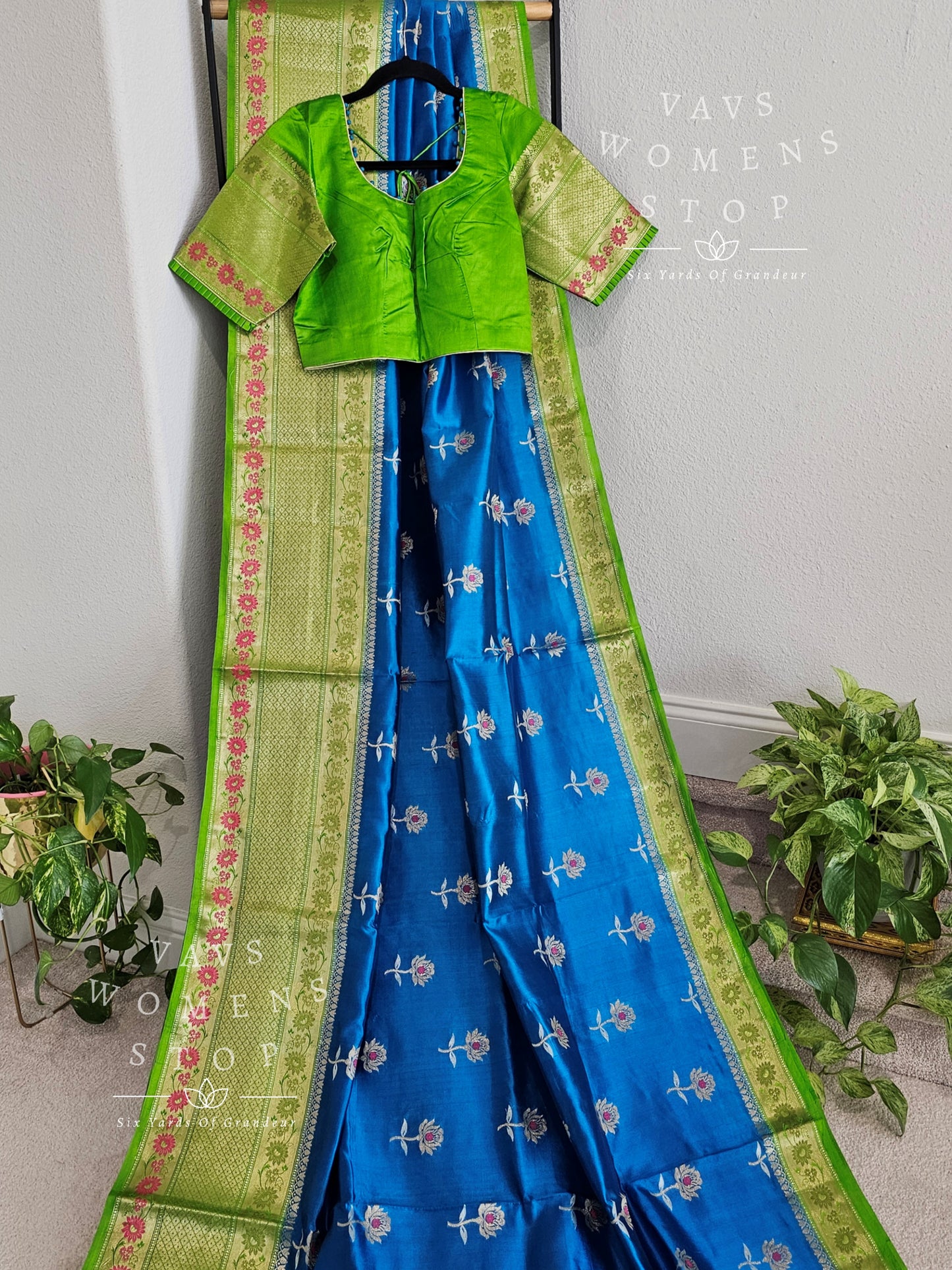 Handwoven Pure Chiniya Silk Saree - Blouse