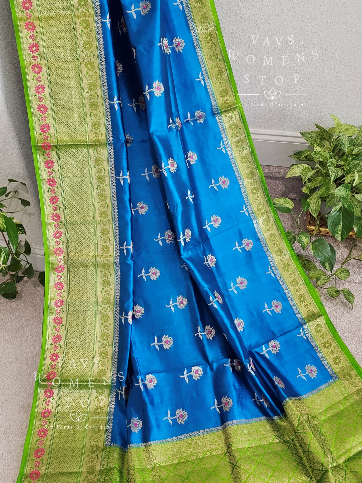 Handwoven Pure Chiniya Silk Saree - Blouse