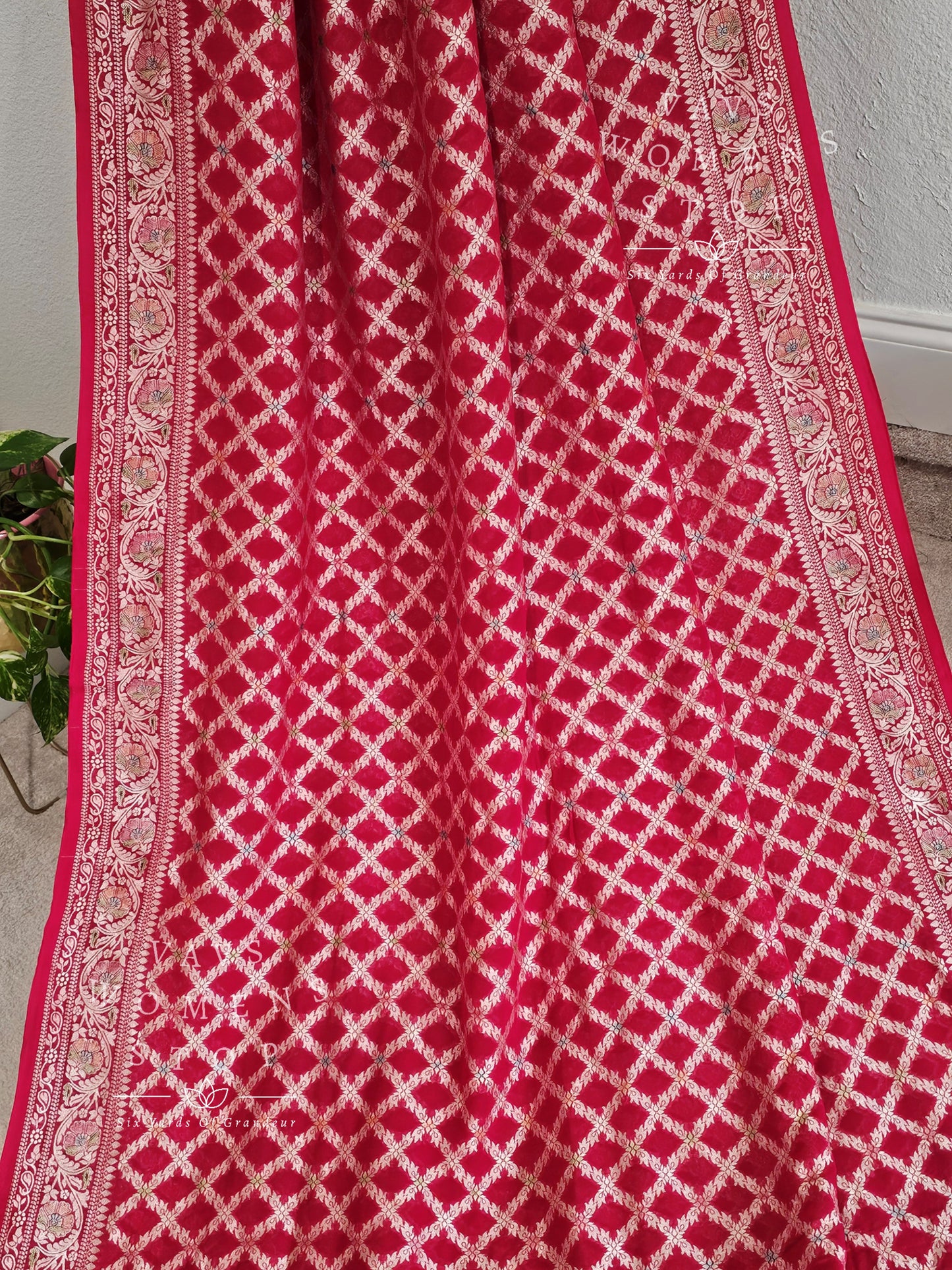 Deep Pink Shade Pure Viscose Georgette Saree - Blouse