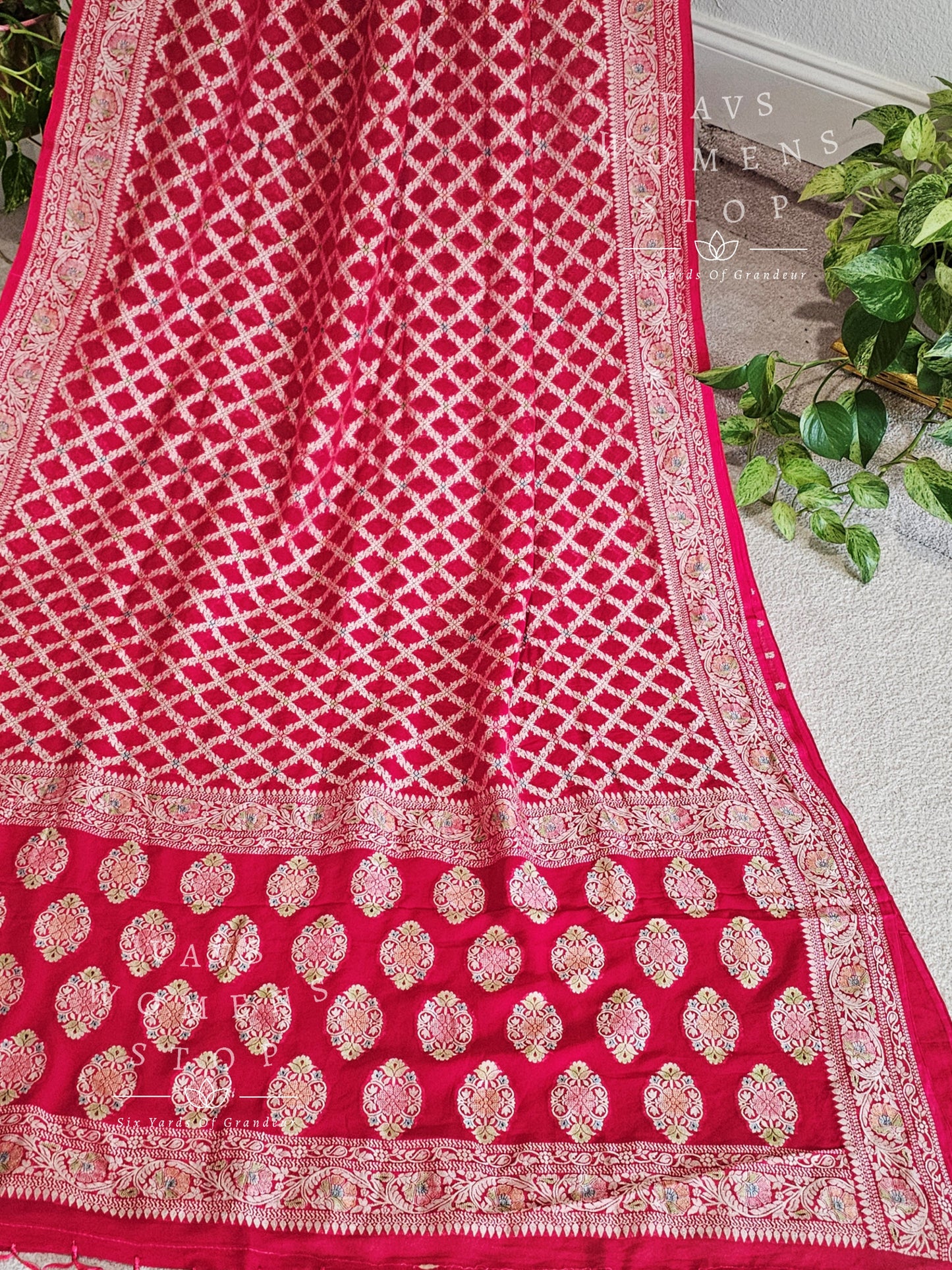 Deep Pink Shade Pure Viscose Georgette Saree - Blouse