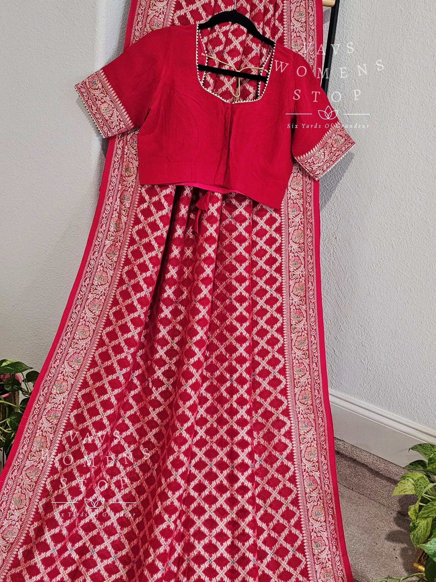 Deep Pink Shade Pure Viscose Georgette Saree - Blouse