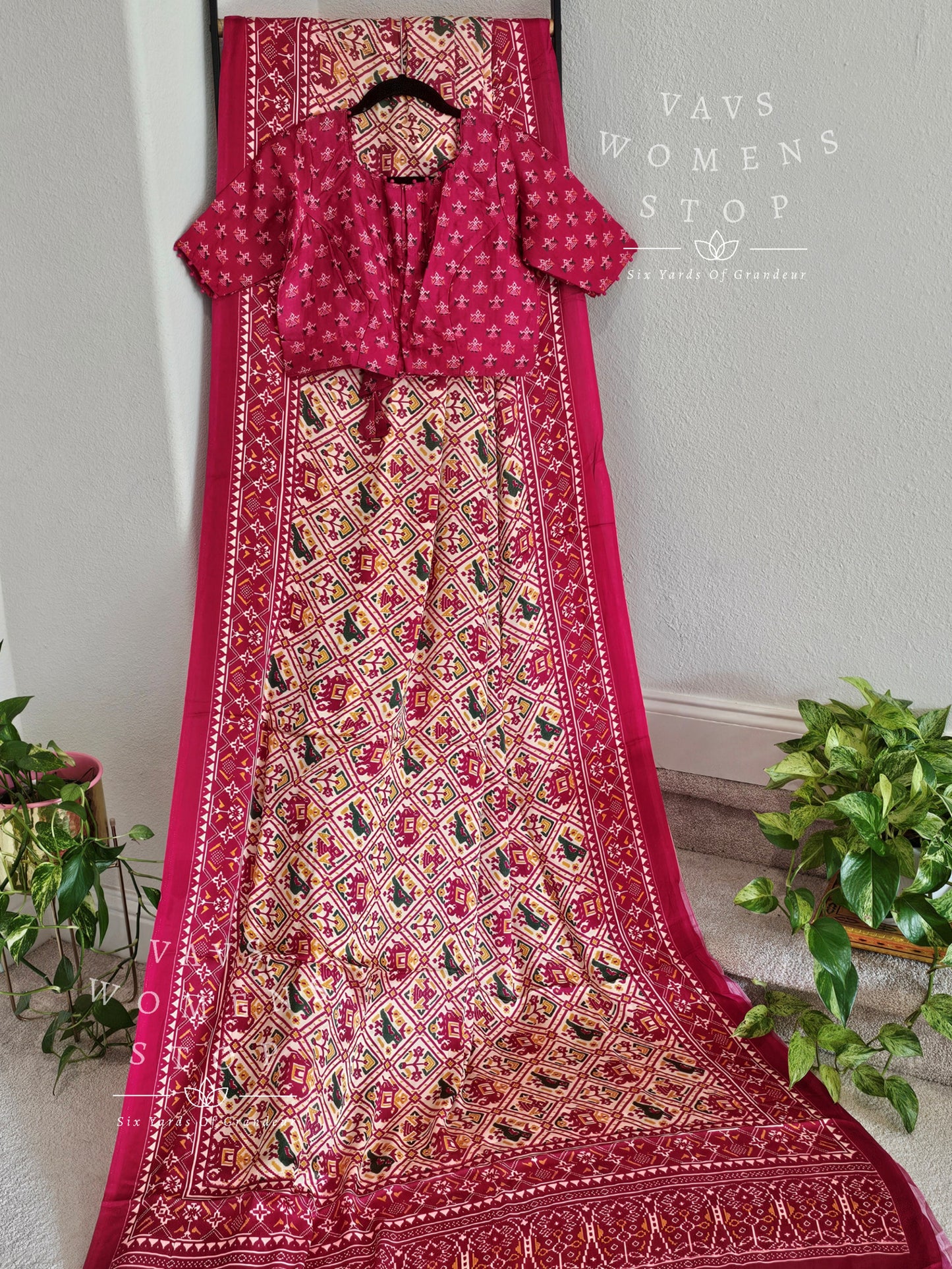 Pure Gaji Silk Patola Prints Saree - Blouse