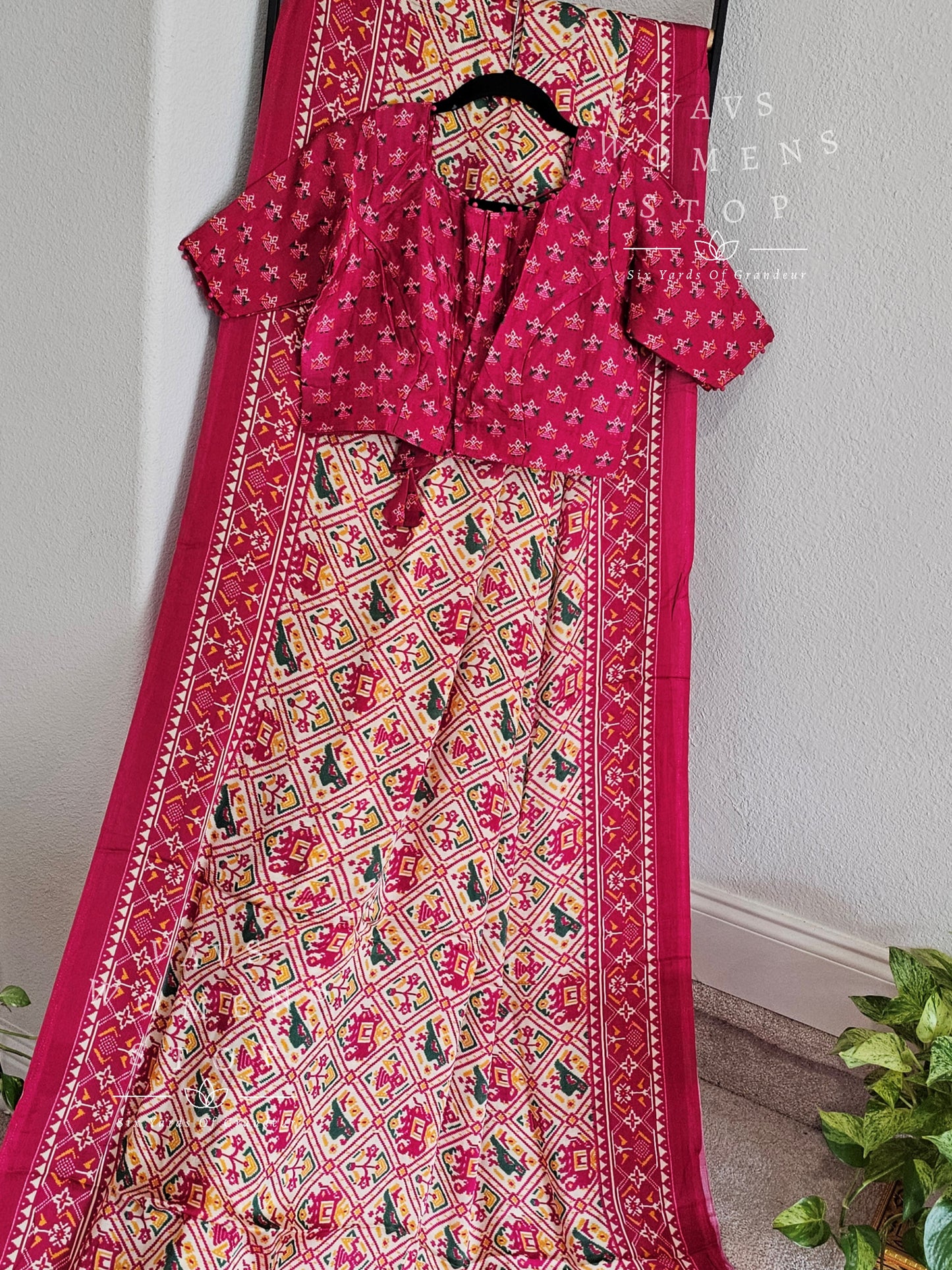 Pure Gaji Silk Patola Prints Saree - Blouse