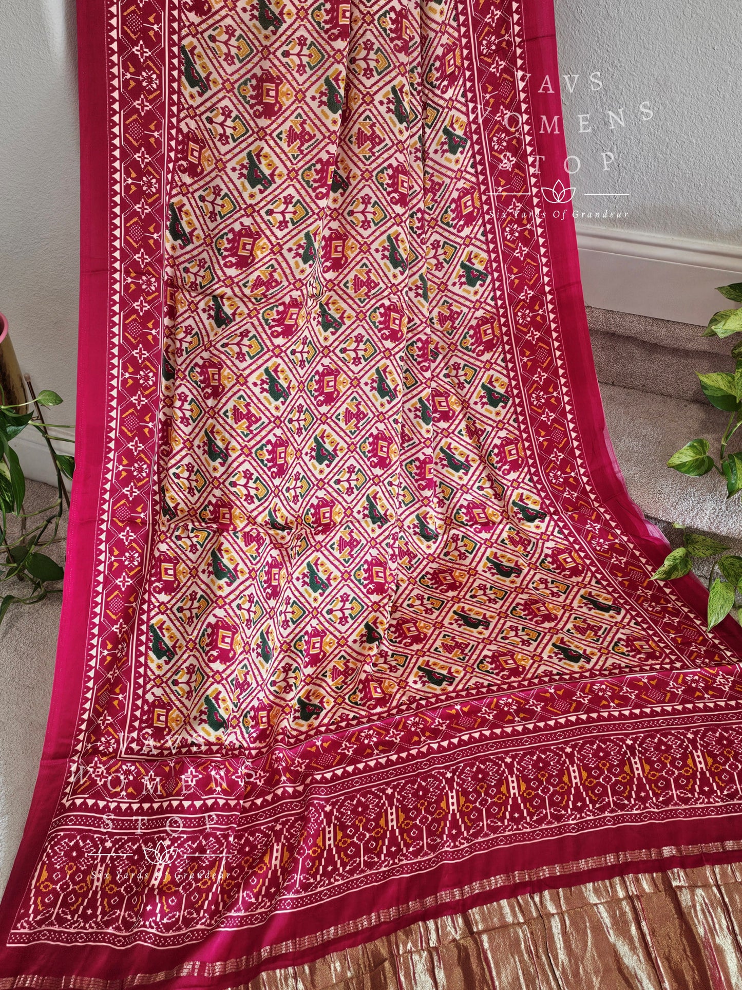 Pure Gaji Silk Patola Prints Saree - Blouse