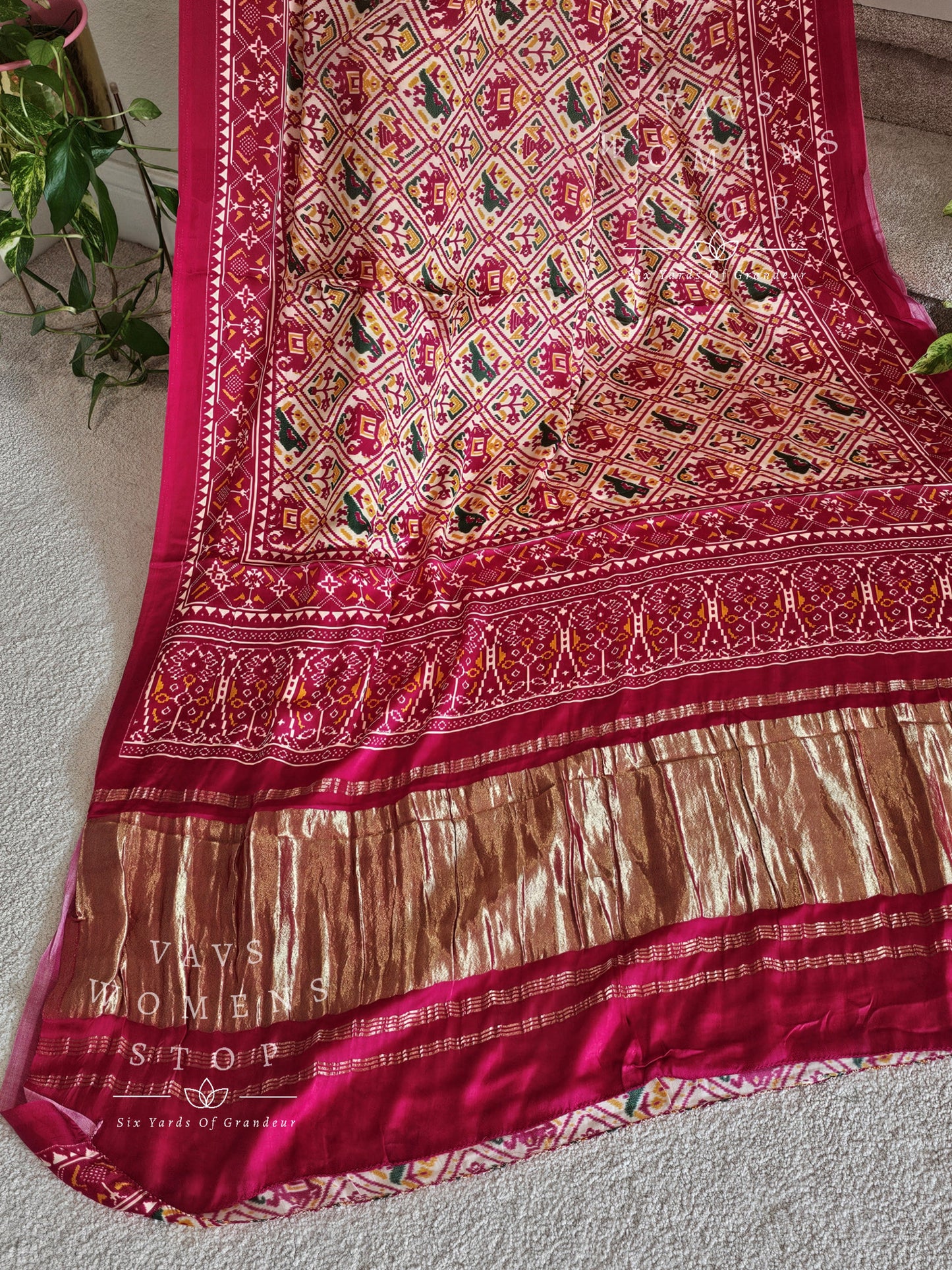Pure Gaji Silk Patola Prints Saree - Blouse