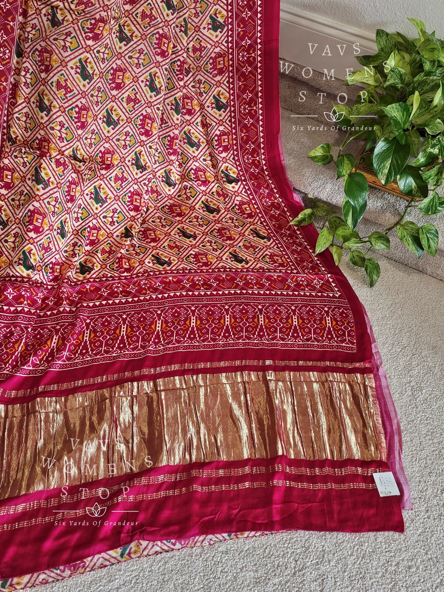 Pure Gaji Silk Patola Prints Saree - Blouse