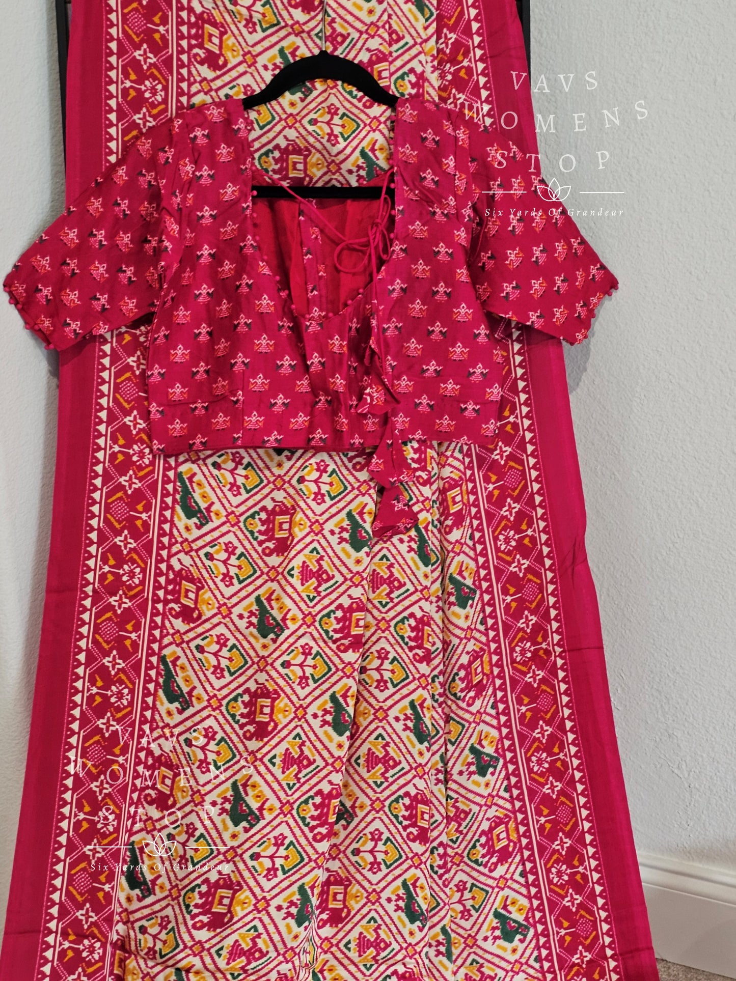 Pure Gaji Silk Patola Prints Saree - Blouse