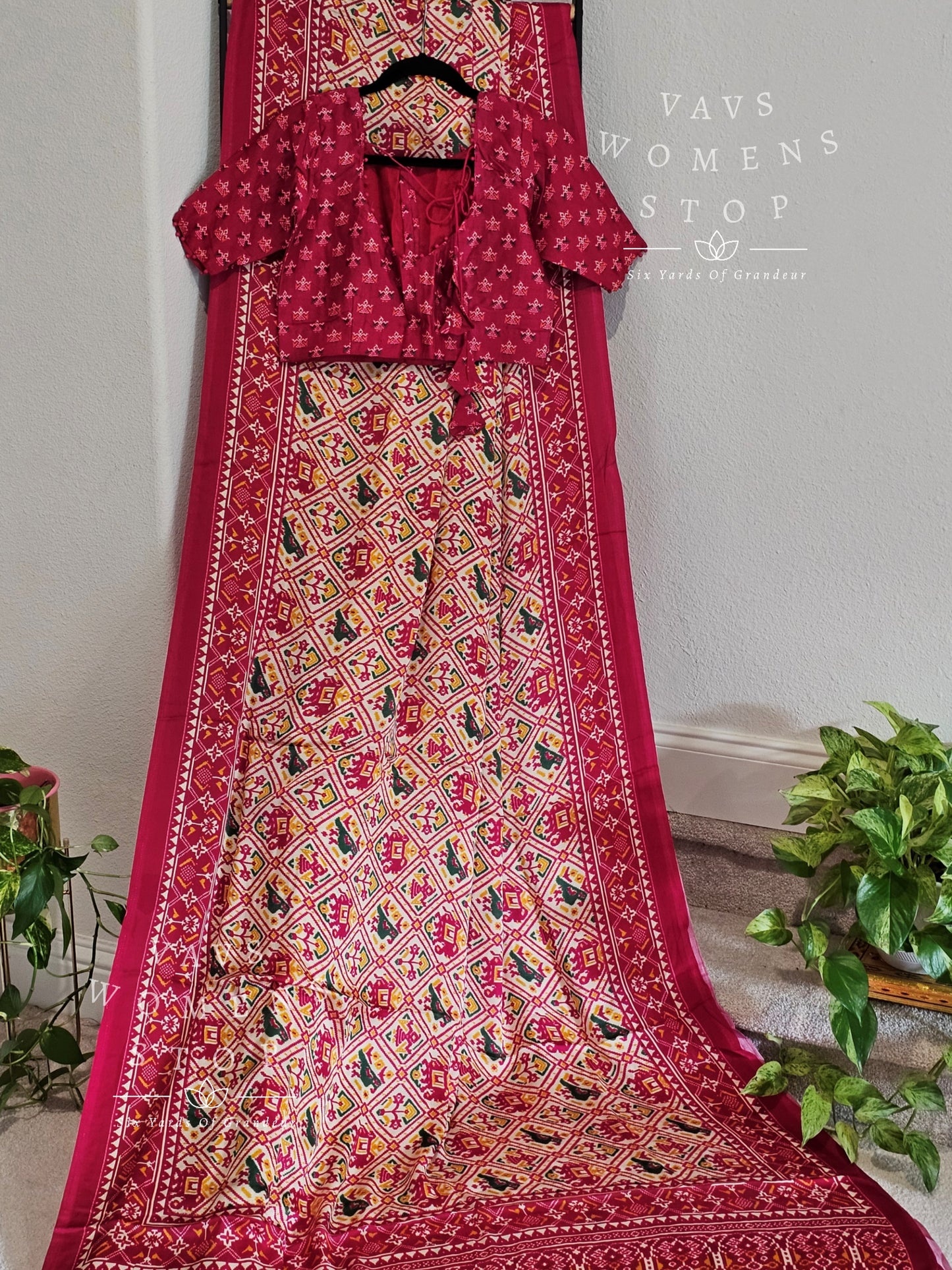 Pure Gaji Silk Patola Prints Saree - Blouse