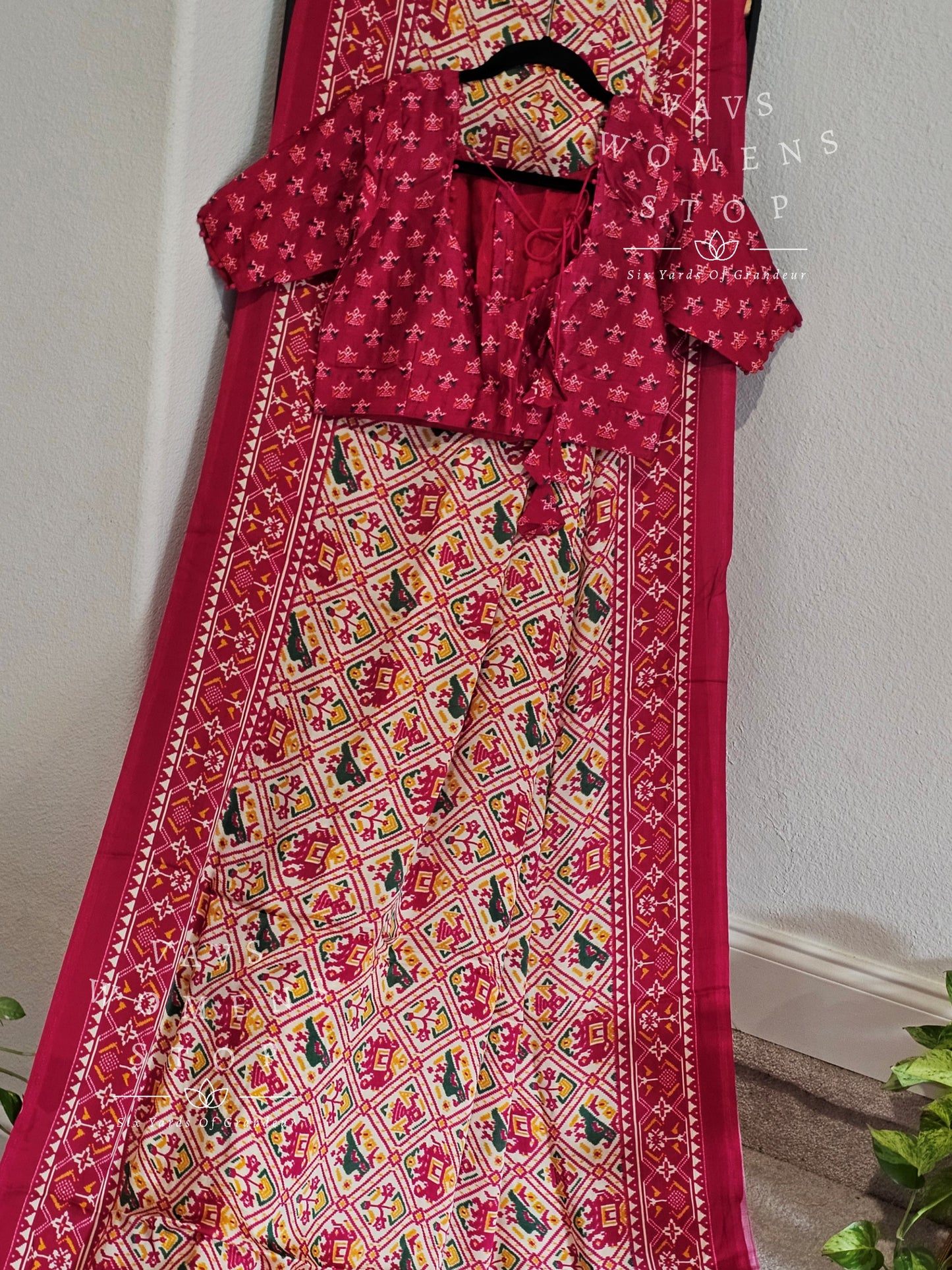 Pure Gaji Silk Patola Prints Saree - Blouse