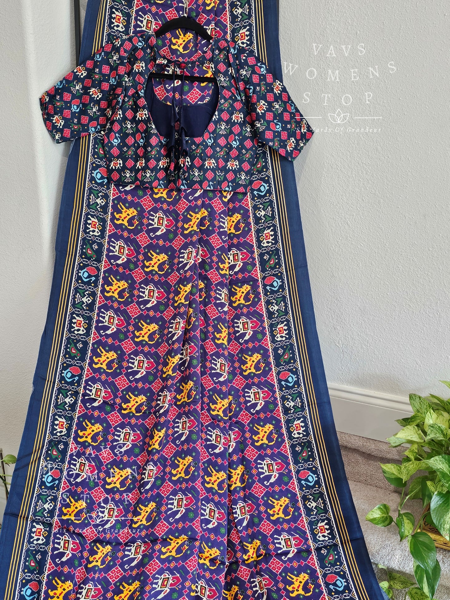Pure Gaji Silk Patola Prints Saree - Blouse