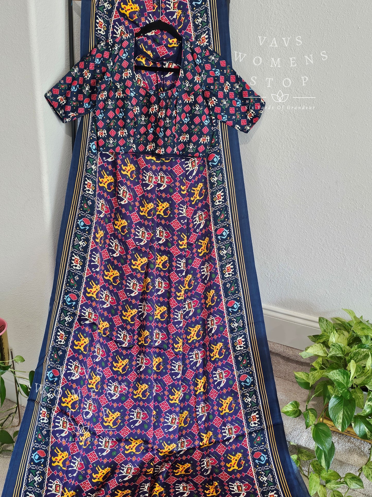 Pure Gaji Silk Patola Prints Saree - Blouse